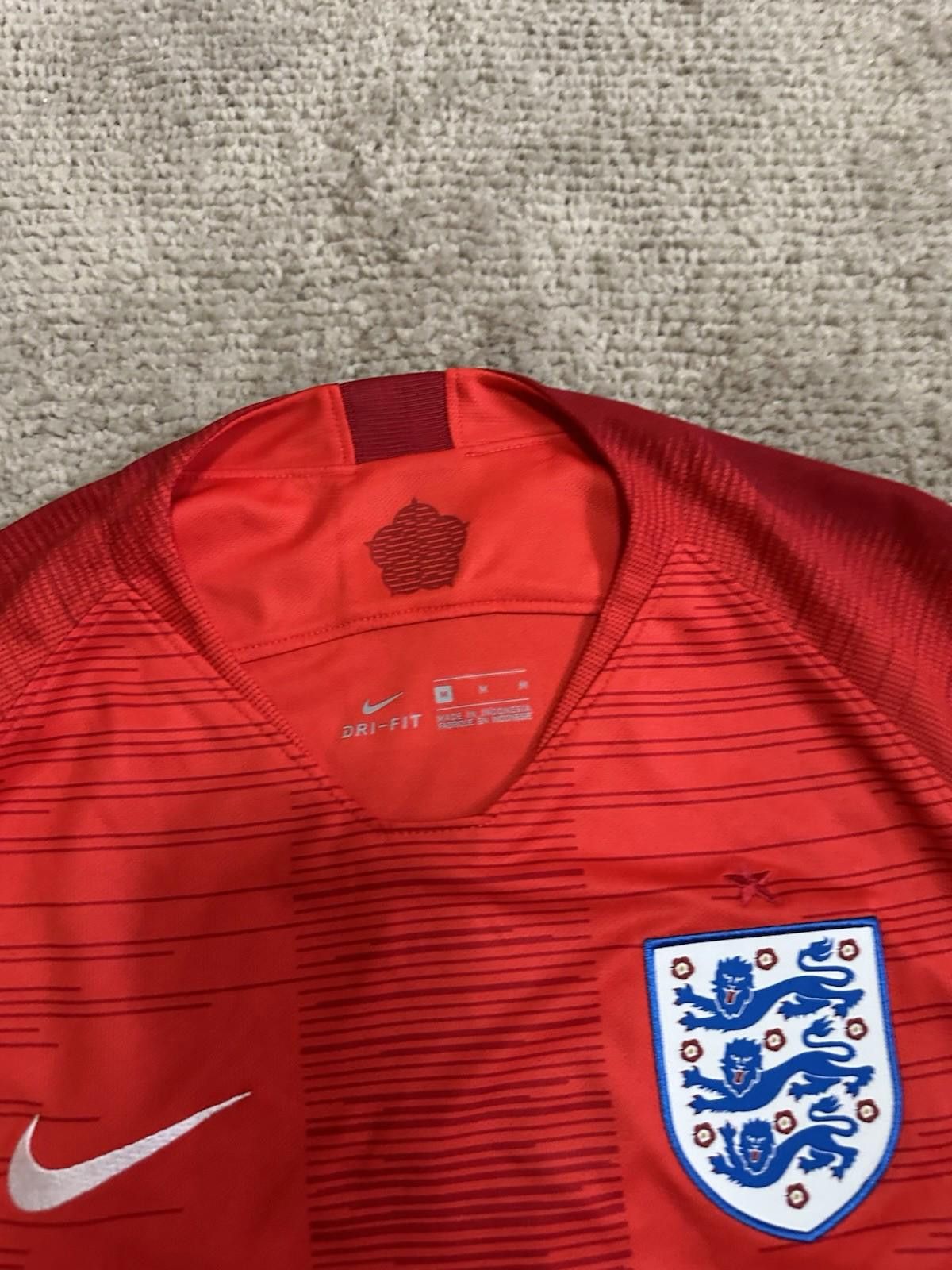 Nike ENGLAND 2018 2019 AWAY SHIRT FOOTBALL SOCCER JERSEY NIKE Size US M / EU 48-50 / 2 - 4 Thumbnail