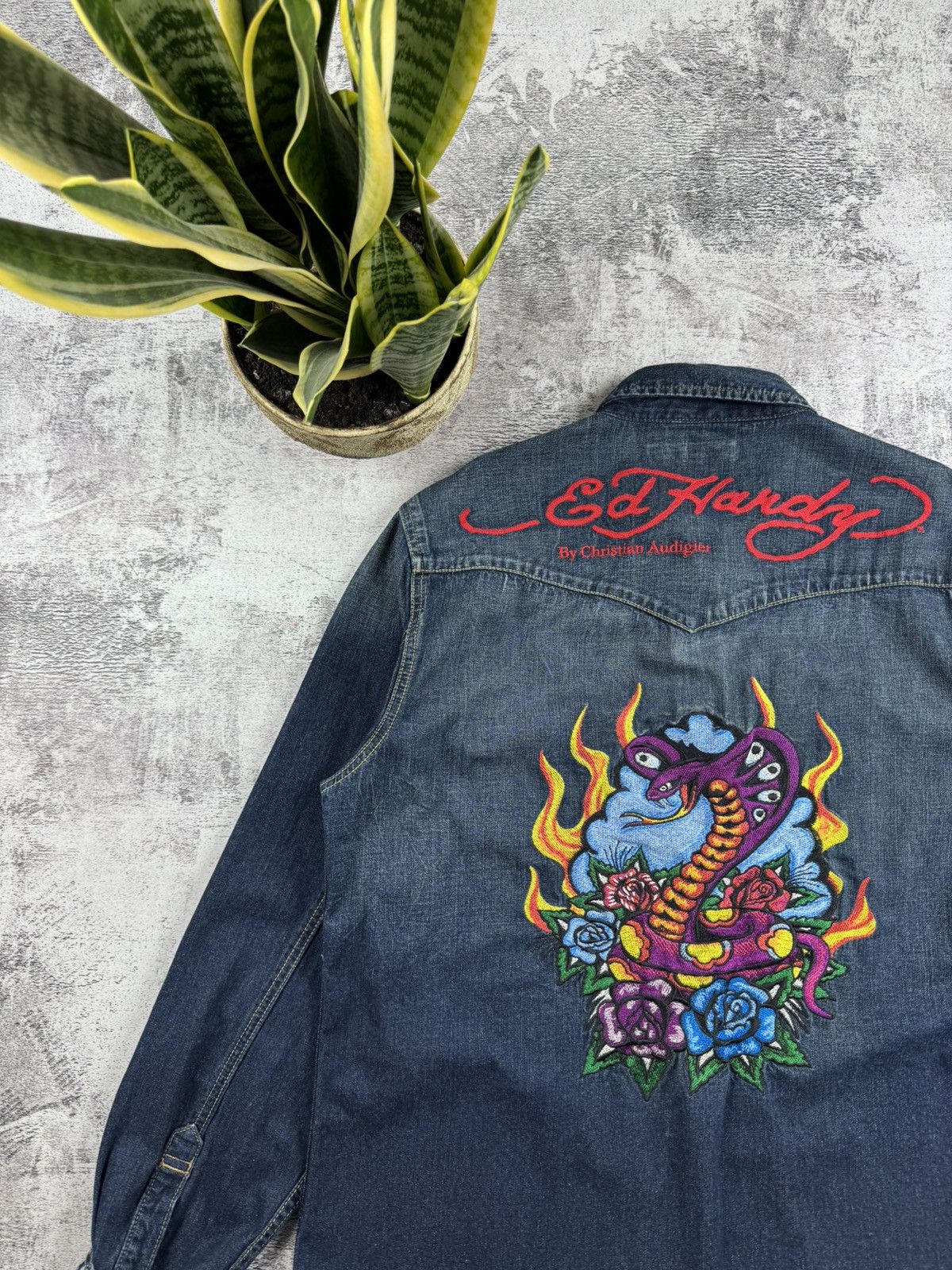 Ed Hardy Vintage Ed Hardy Dragon Y2K Denim Jeans Jacket Faded Shirt Size US XL / EU 56 / 4 - 7 Thumbnail