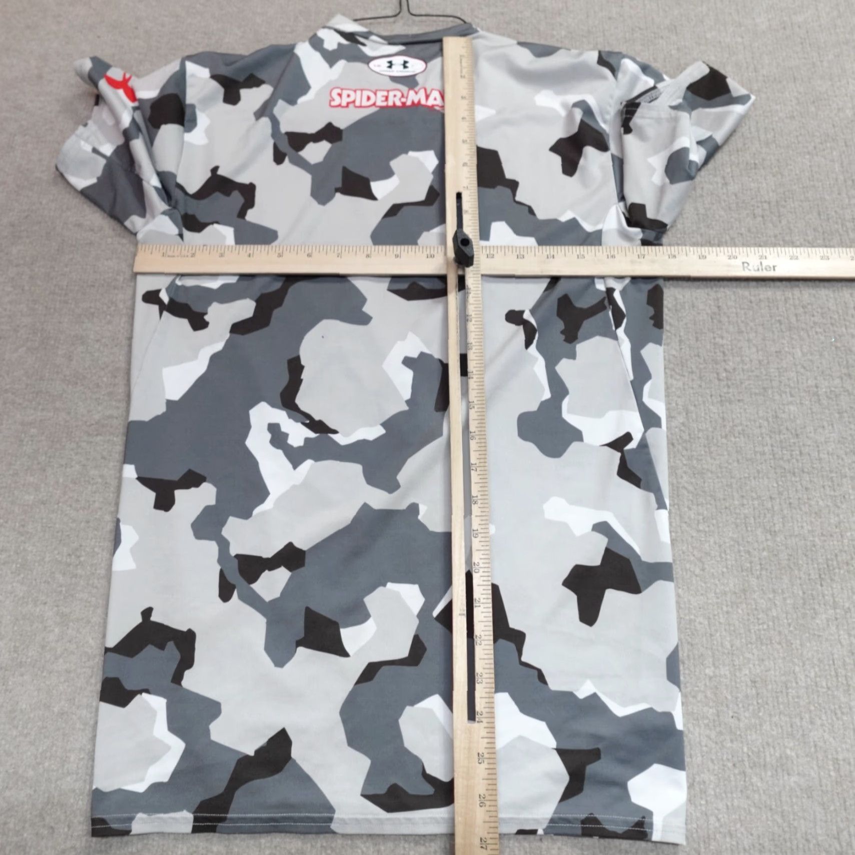 Under Armour Under Armour Shirt Spider-Man Gray Camouflage Crew Neck L Men Regular T-Shirt Activewear CrossFit Gym Pullover Size US L / EU 52-54 / 3 - 4 Thumbnail
