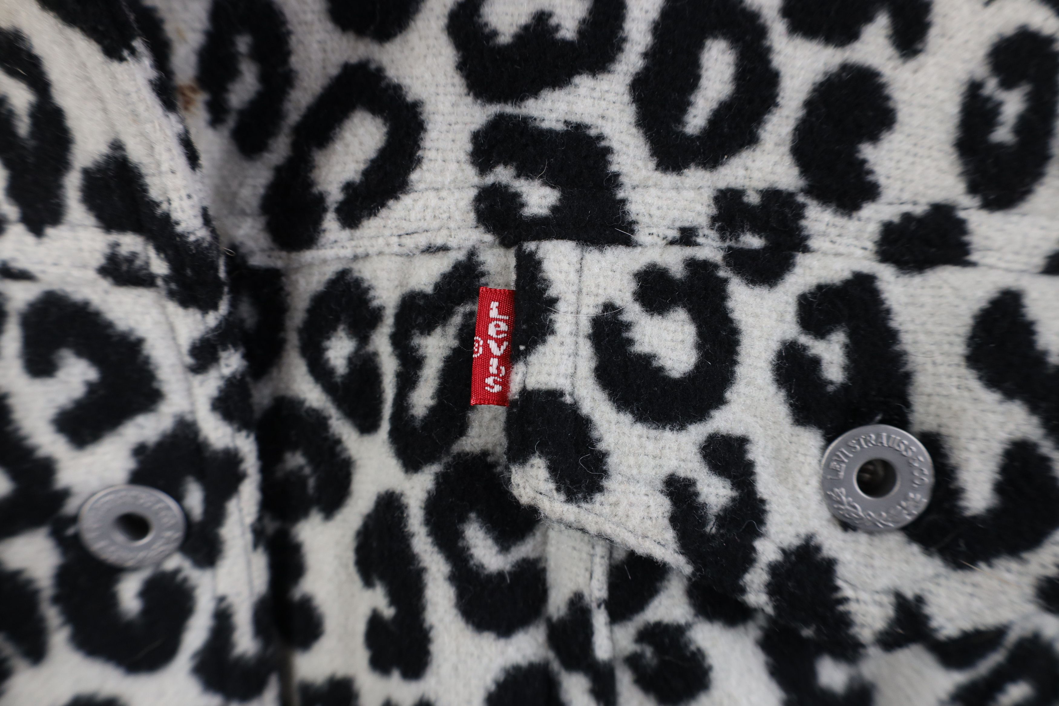 Levi's Vintage Y2K Levis Cheetah Quilted Fleece Trucker Jacket Size L / US 10 / IT 46 - 4 Thumbnail