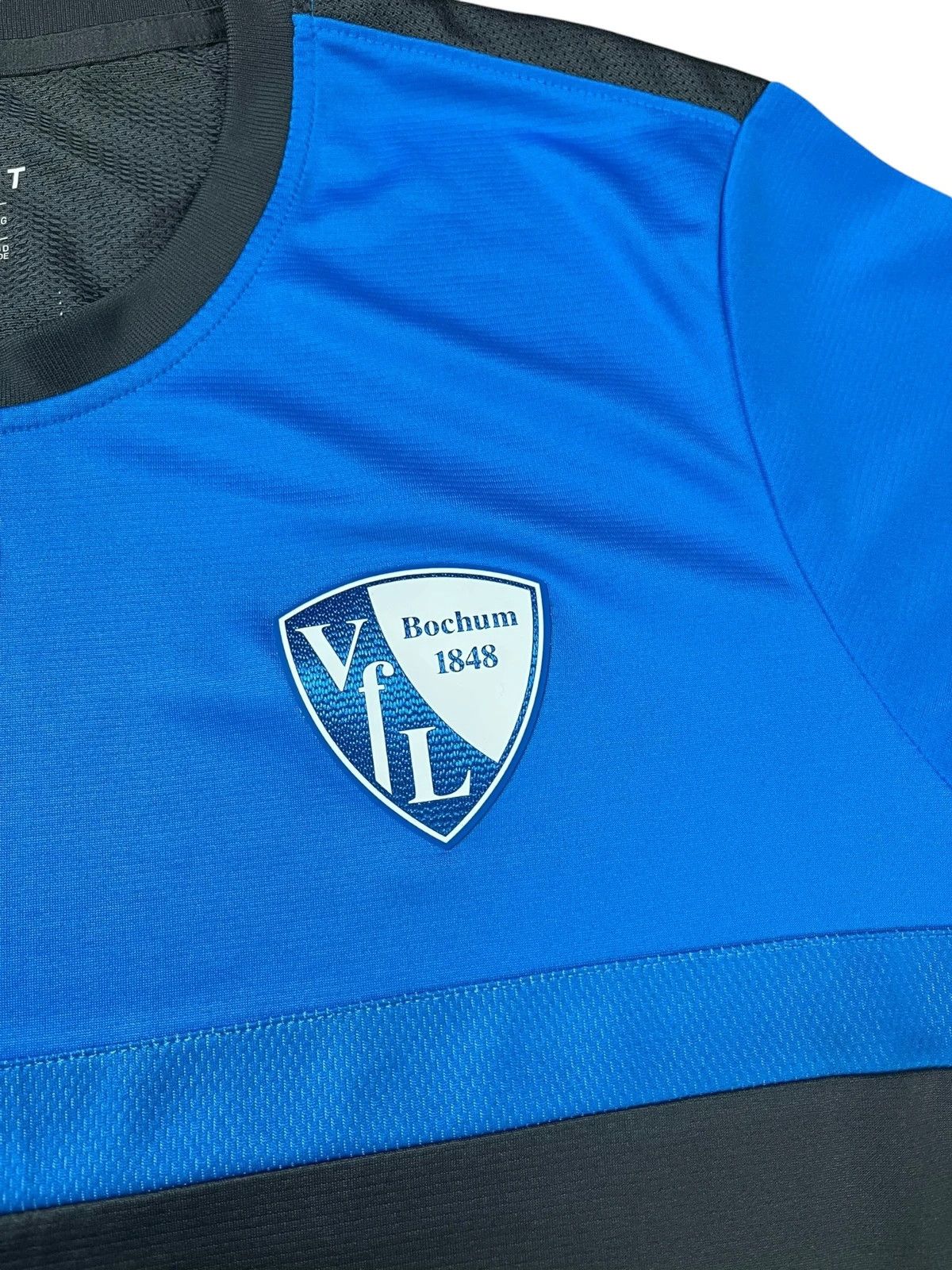 Nike VfL Bochum Bundesliga Football Jersey Shirt NikeM Size US M / EU 48-50 / 2 - 5 Thumbnail