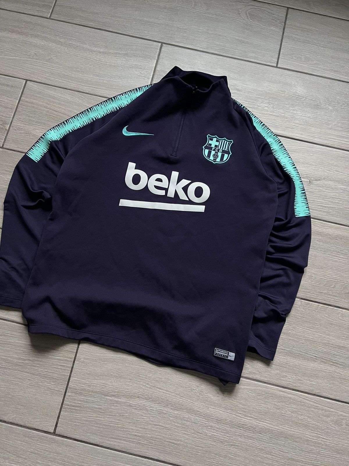 Nike Vintage Nike Barcelona Trackpants Long Sleeve Rare Suits Size US 32 / EU 48 - 5 Thumbnail
