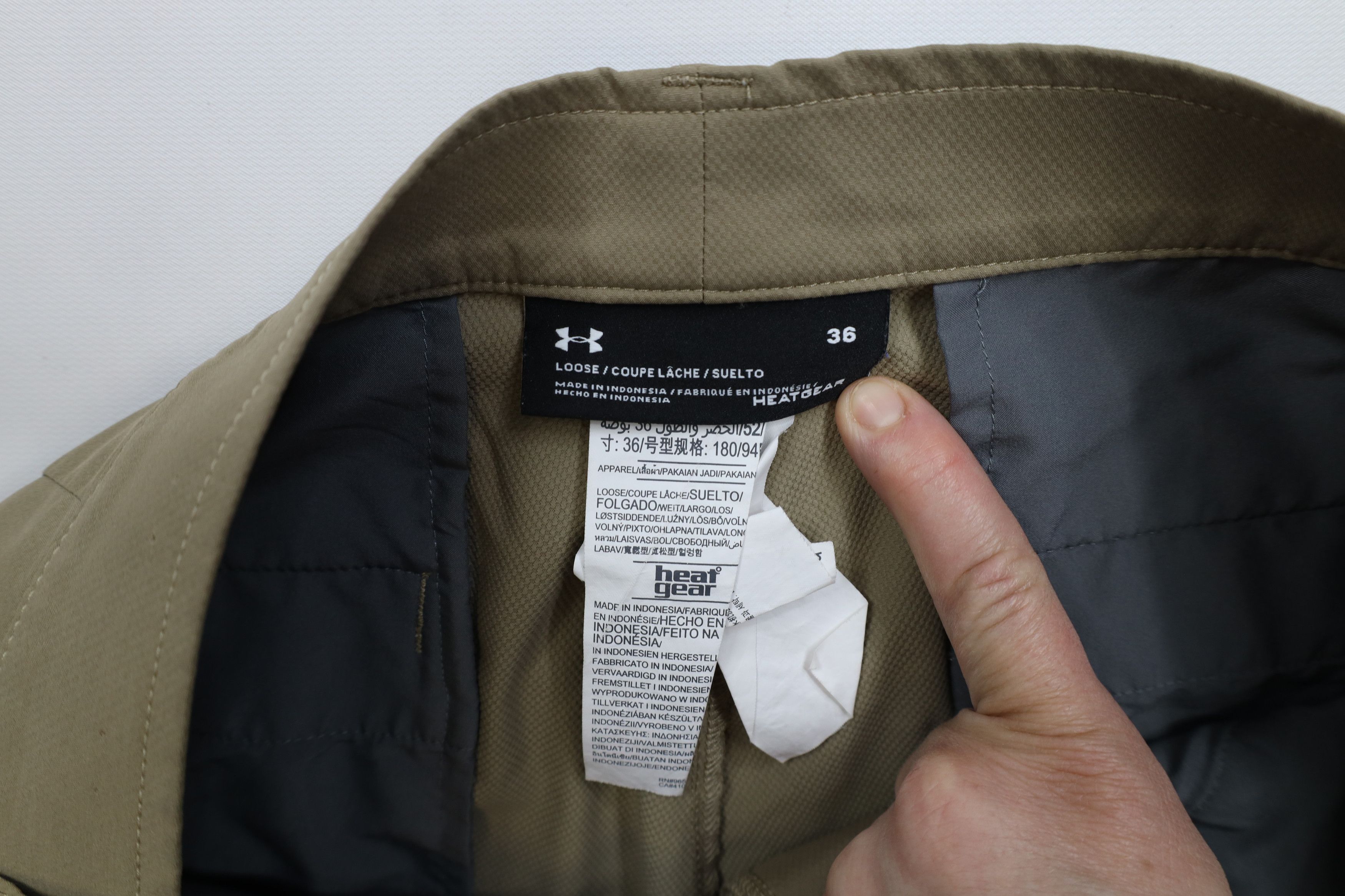 Under Armour × Vintage Under Armour Loose HeatGear Golfing Golf Chino Shorts Beige Size US 36 / EU 52 - 9 Thumbnail