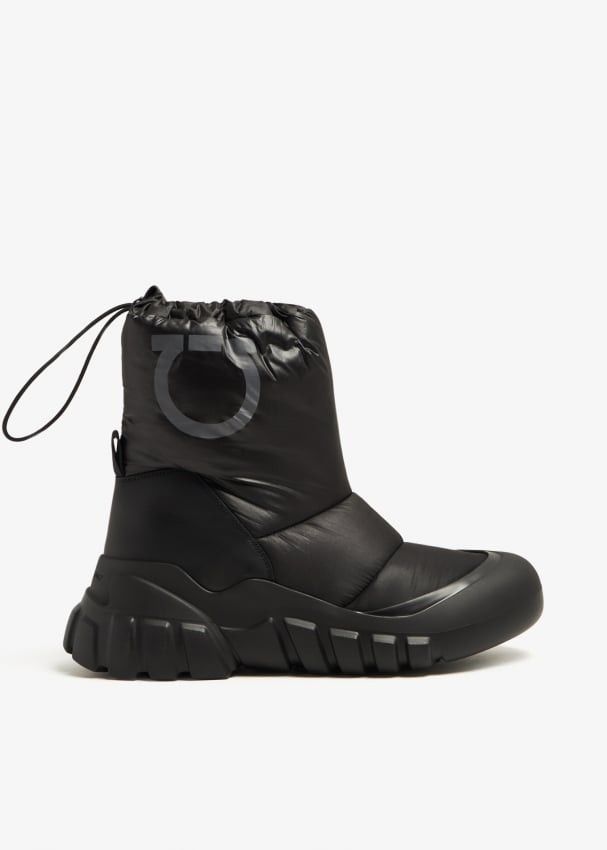 Deode Padded ski boots in black