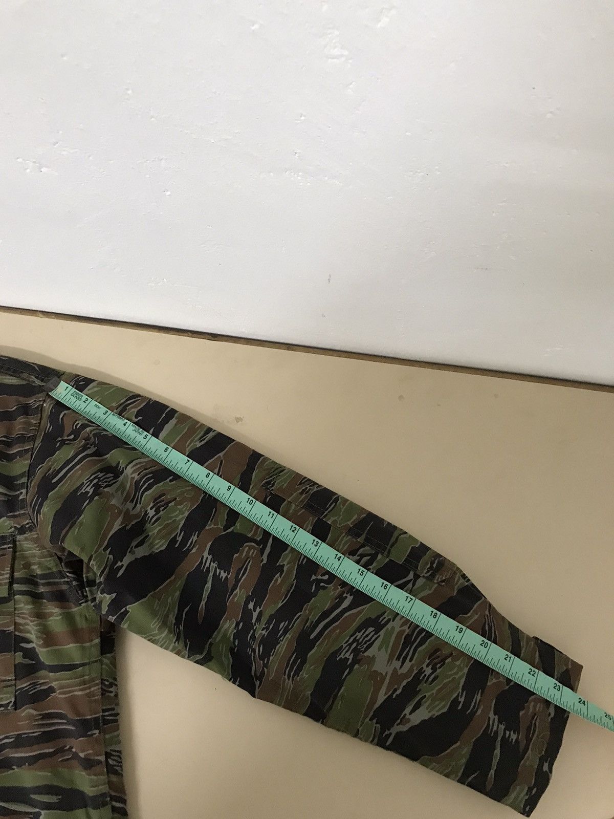 Guerrilla Group Vintage 60s U.S Army Tiger Stripe Camo Jacket Size US L / EU 52-54 / 3 - 15 Thumbnail