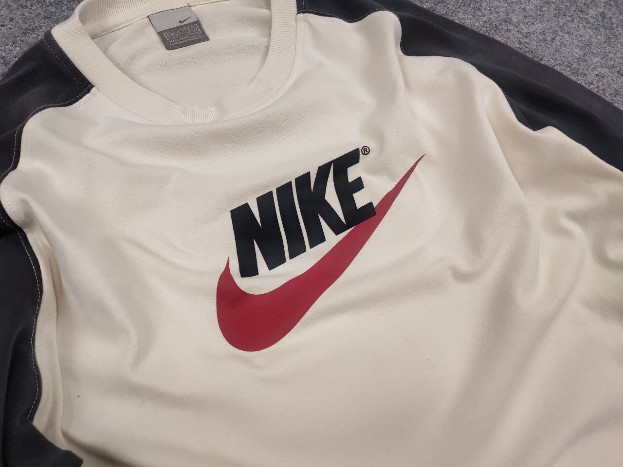 Nike Vintage Nike y2K Style Beige Classic Logo Light Long sleeve Size US L / EU 52-54 / 3 - 7 Thumbnail