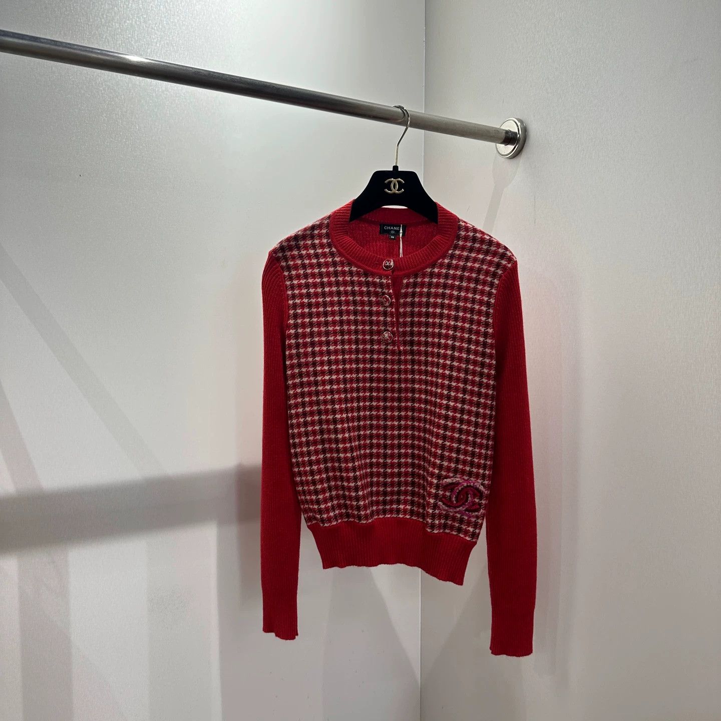 Chanel Chanel 24N Ski Red Check Knit Sweater 36EU apr736 Size XS / US 0-2 / IT 36-38 - 1 Thumbnail