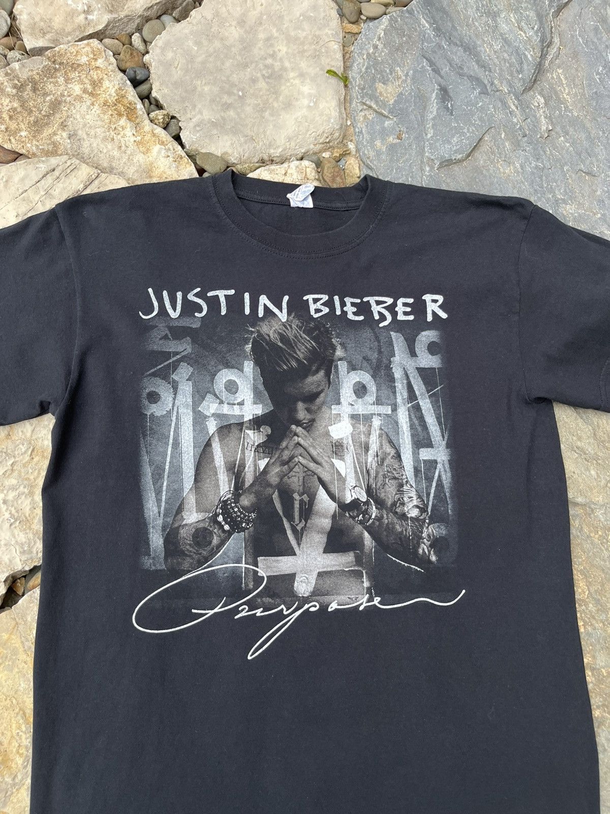 Band Tees × Justin Bieber × Vintage Justin Bieber purpose tour t-shirt y2k tee praying rare band Size US M / EU 48-50 / 2 - 3 Thumbnail