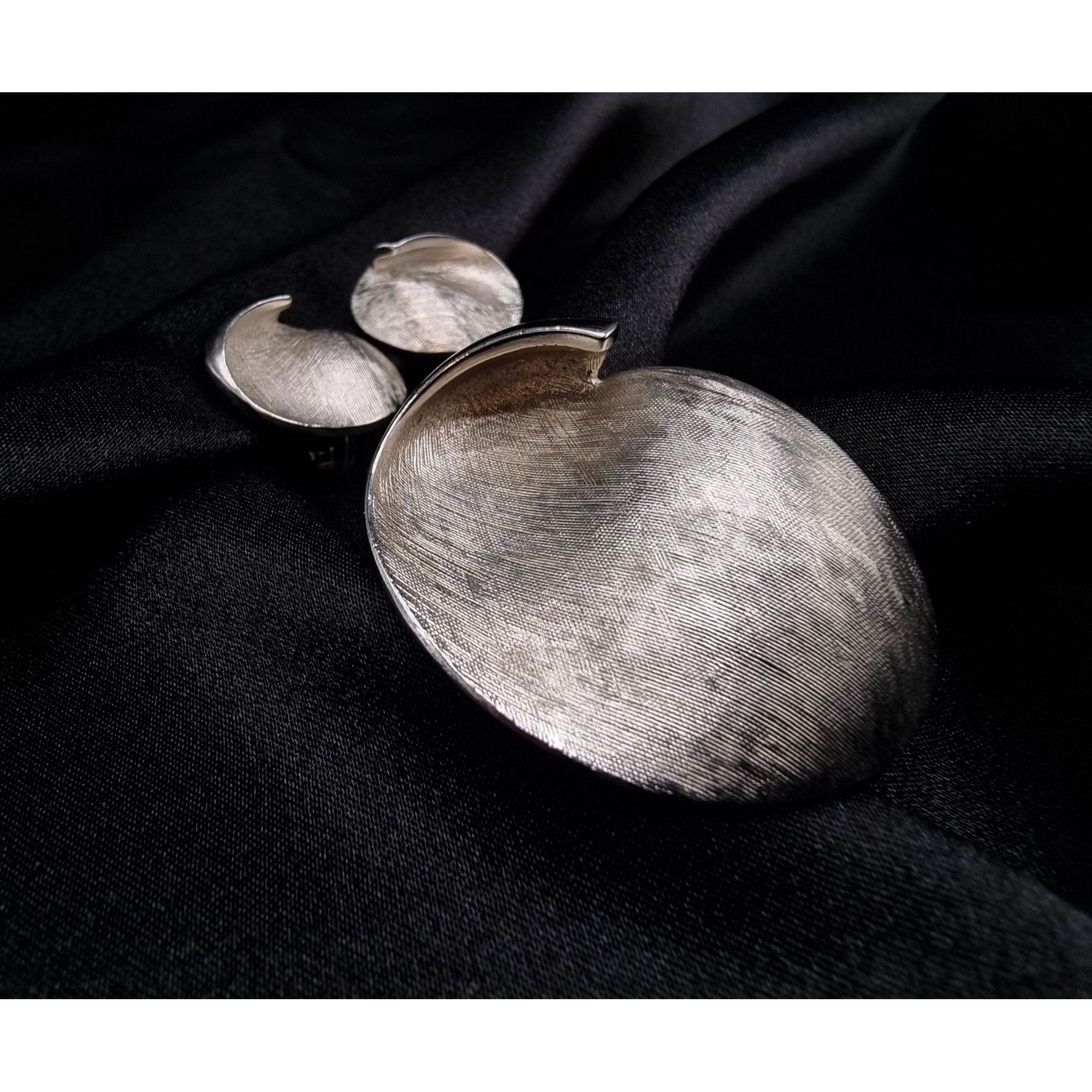 Vintage Vintage Crown Trifari 1960s Brooch & Earrings Set Silver-Ton Size ONE SIZE - 3 Thumbnail