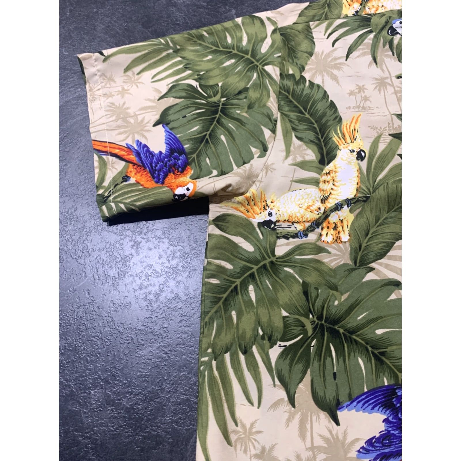 Erima Rima Hawaiian Shirt Men Large Casual Resort Surfing Parrots Palm Tree Blue Floral Short Sleeve Button-Up Size US L / EU 52-54 / 3 - 2 Thumbnail
