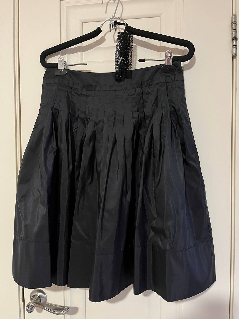 Talbots Talbots black women's pleated silken skirt size 6P (petits) Size 27" / US 4 / IT 40 - 1 Thumbnail