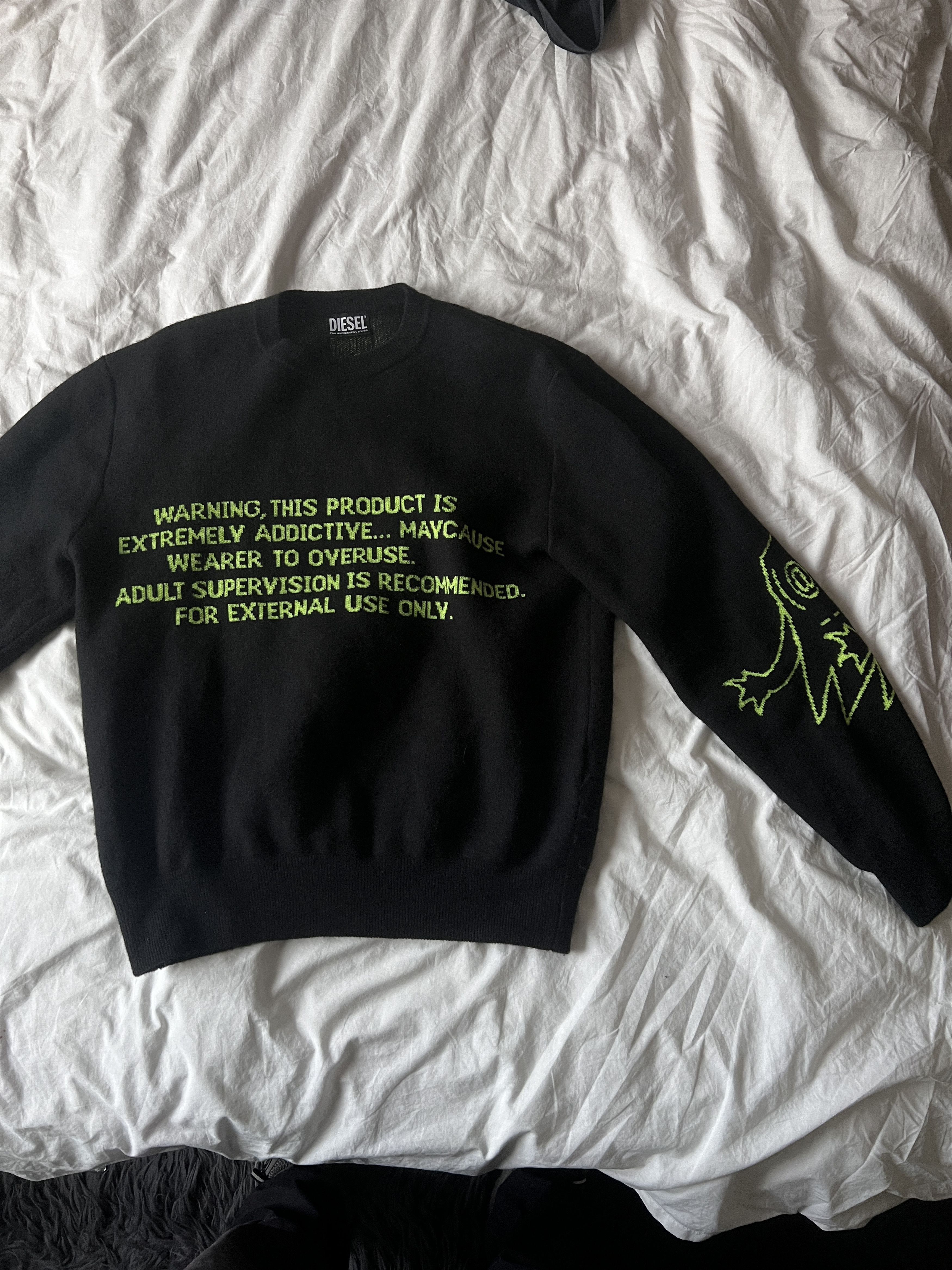 image of Diesel Woll Pullover Schwarz / Grüne Neon Schrift in Black, Men's (Size Medium)