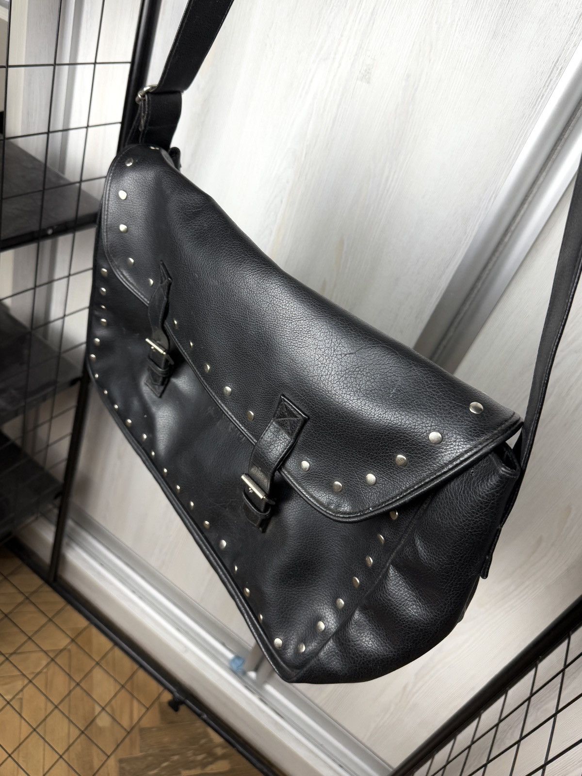 Versus Versace Versus Gianni Versace black faux leather stud shoulder bag Size ONE SIZE - 5 Thumbnail