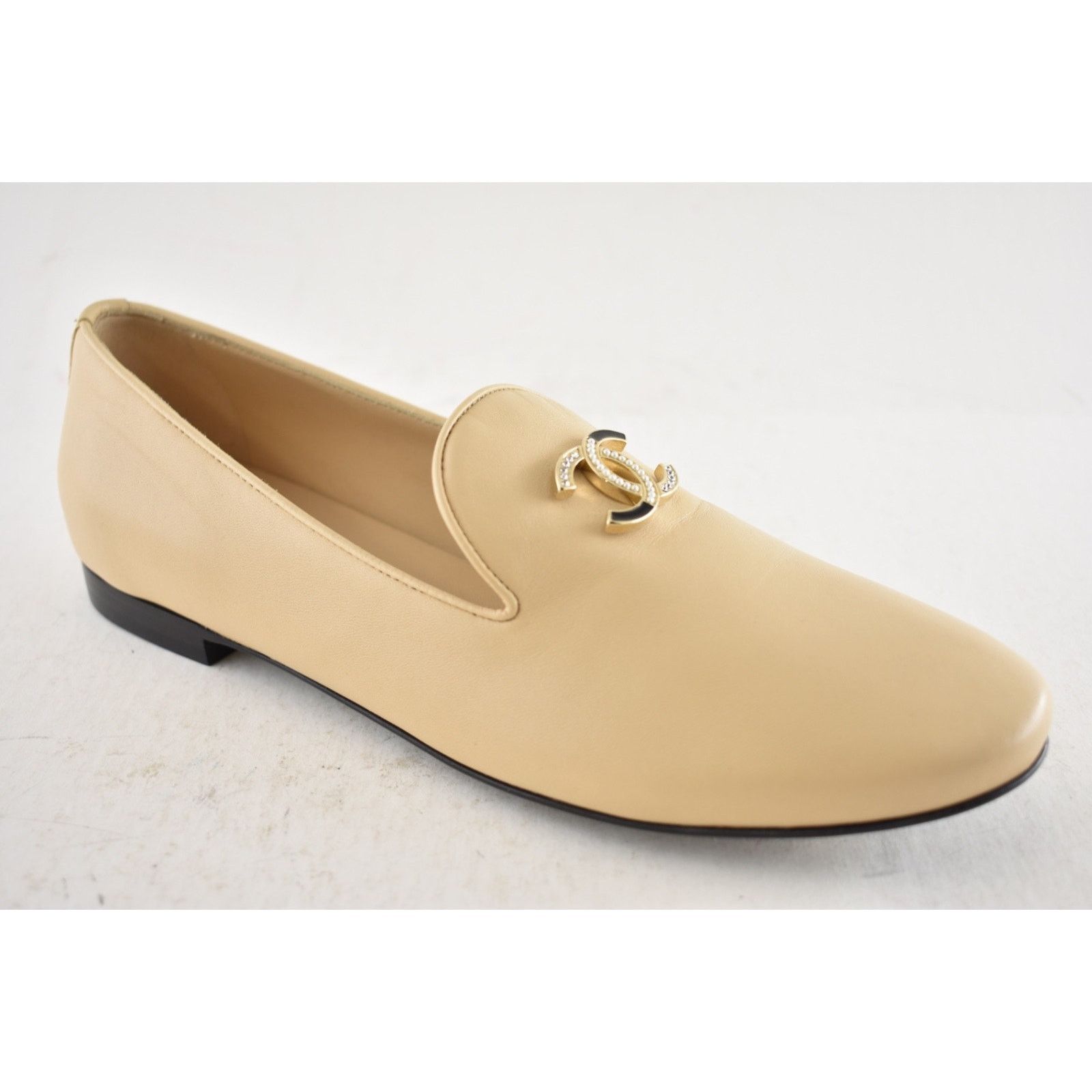 Chanel Chanel 18A Beige Lambskin Pearl Crystal CC Logo Moccasin Size US 6 / IT 36 - 5 Thumbnail