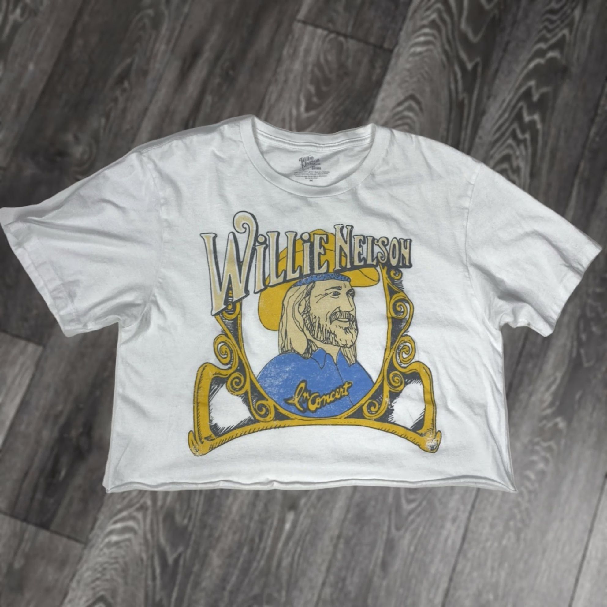 Vintage Willie Nelson Cropped T-shirt Women Medium White Short Sleeve Music Shirt Size M / US 6-8 / IT 42-44 - 1 Thumbnail
