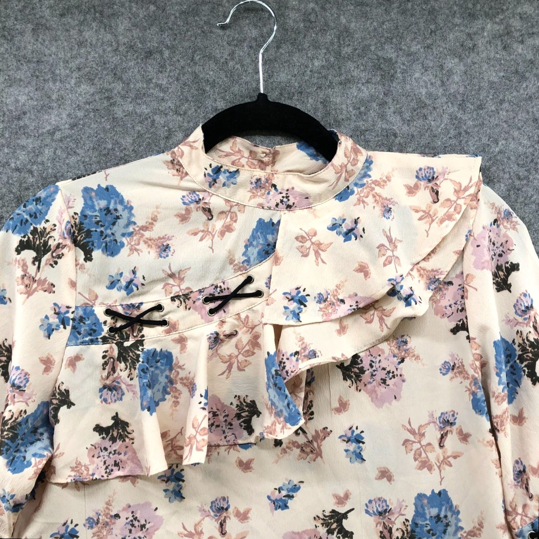 Asos ASOS Blouse Womens 2 Cream Floral 3/4 Bell Sleeve Asymmetric Tiered Ruffle Size XS / US 0-2 / IT 36-38 - 3 Thumbnail