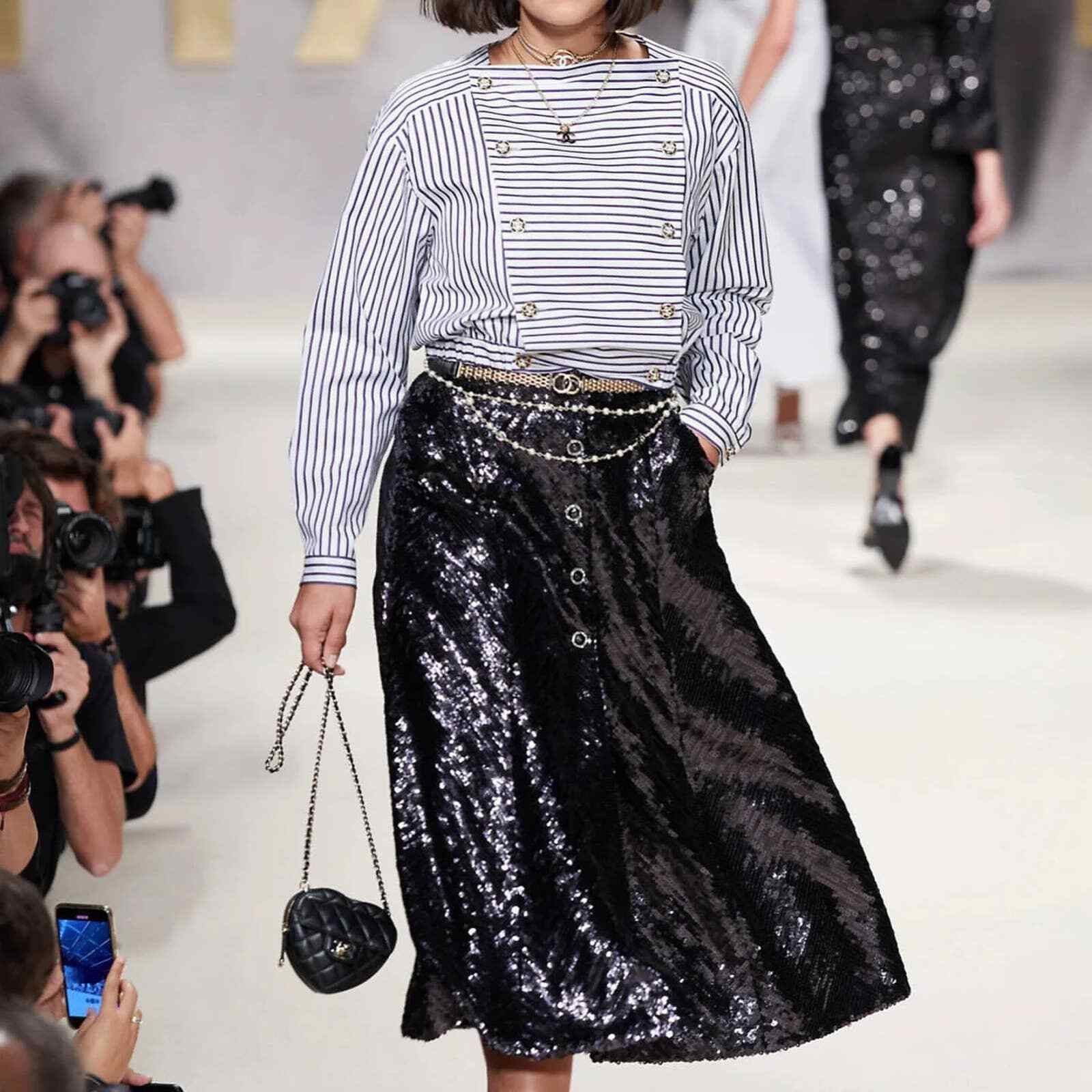 Chanel Chanel Runway Heart Quilted Chain Shoulder Crossbody Bag Size ONE SIZE - 3 Thumbnail