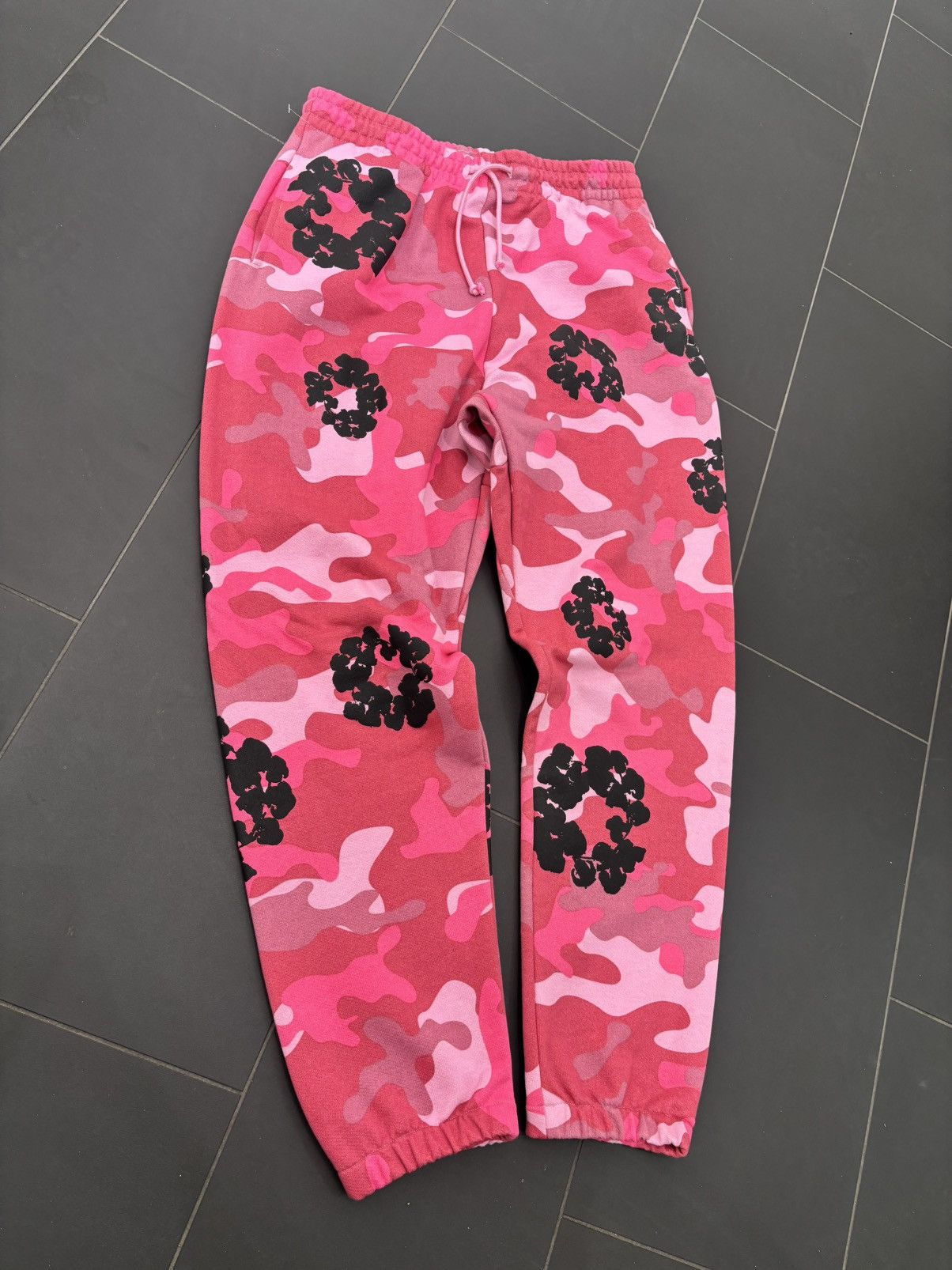 DENIM TEARS Denim Tears Wreath Sweatpants ‘Pink Camo’ Size US 36 / EU 52 - 1 Thumbnail