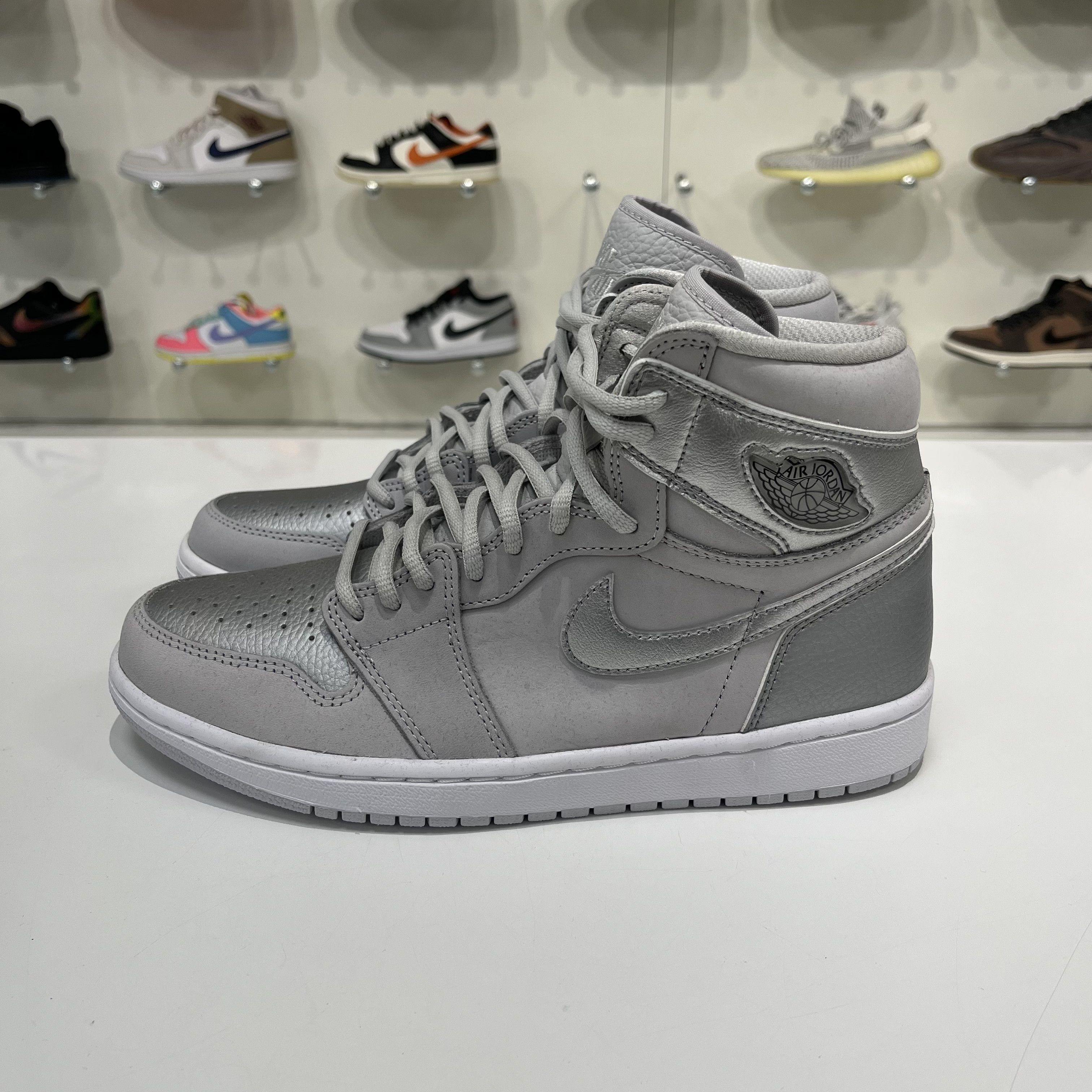 Nike Air Jordan 1 Retro High CO Japan Neutral Grey 2020 Size US 8.5 / EU 41-42 - 2 Thumbnail