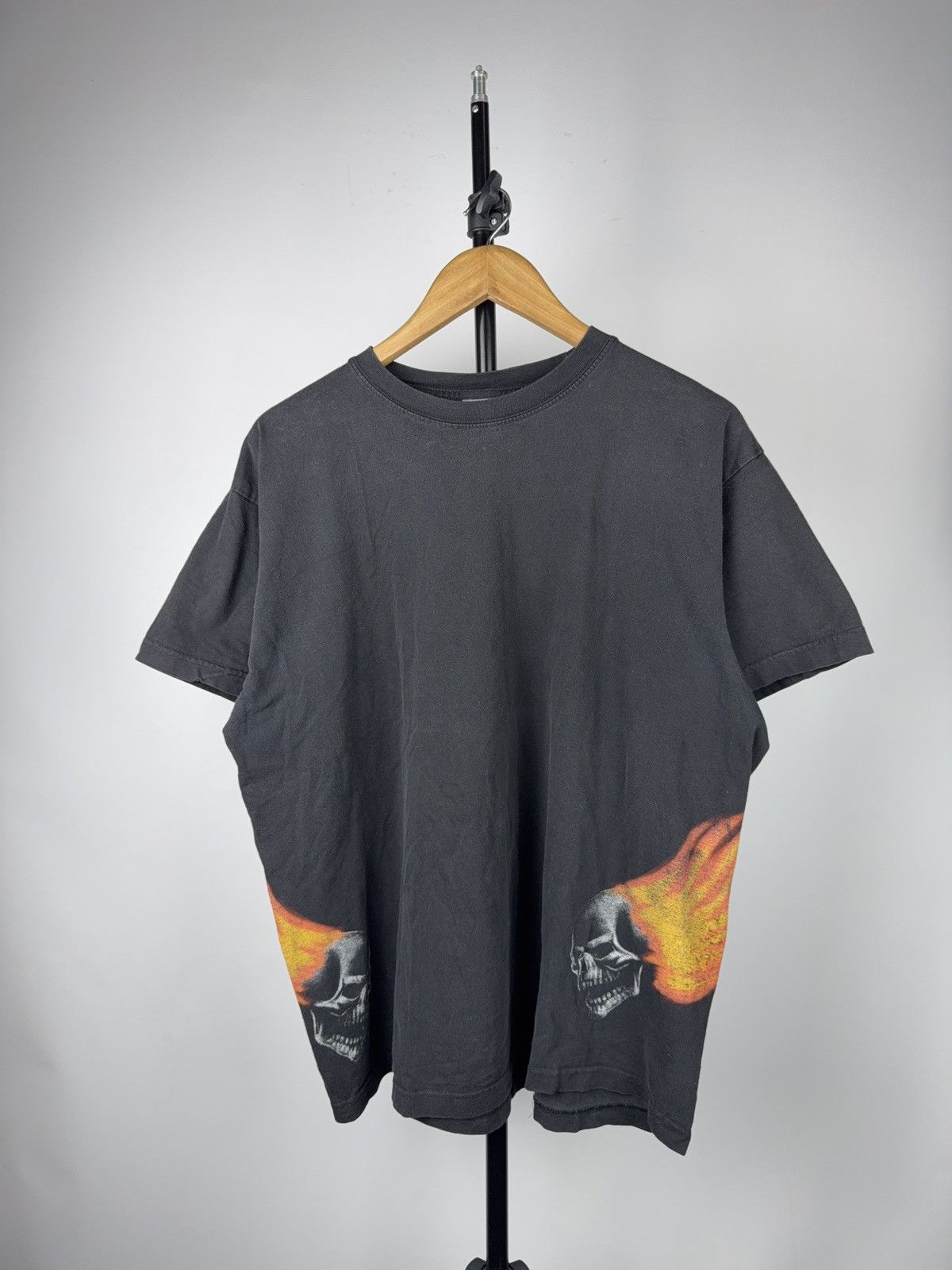 💀🔥Crazy Vintage 90s Gothic Biker Skull Flame Side Print Tee