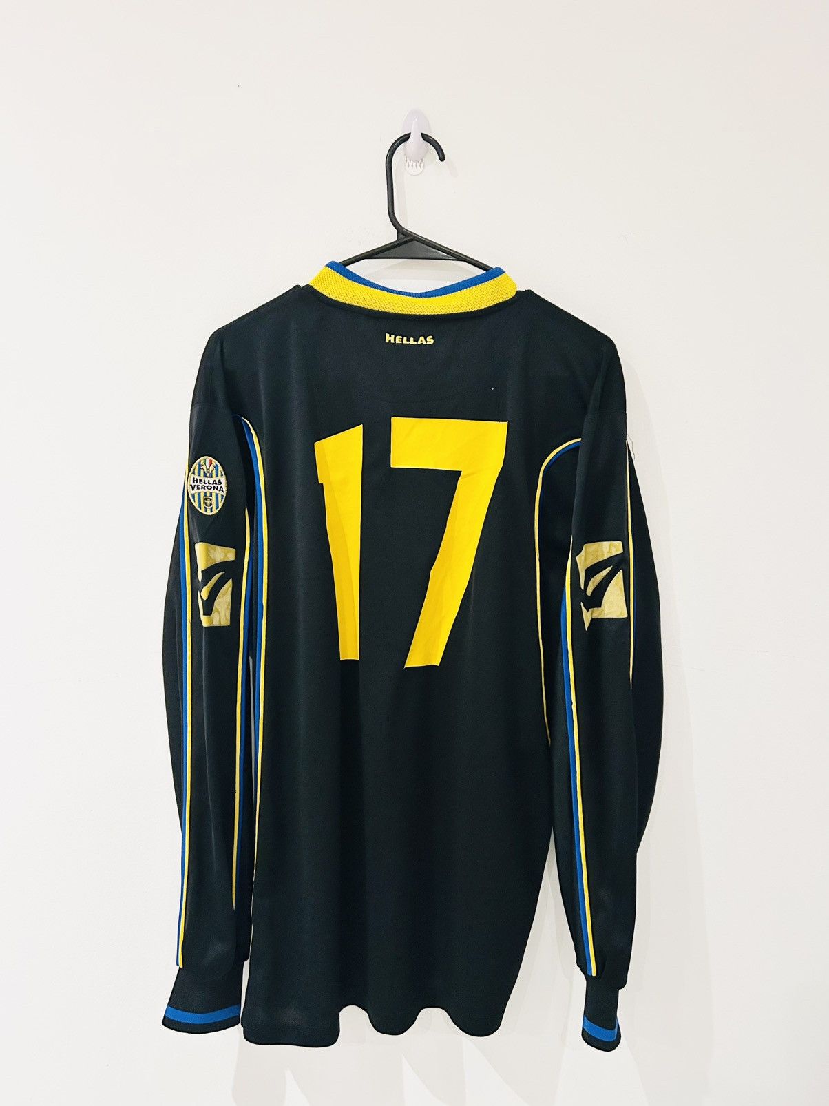 Vintage Hellas Verona 2003/04 third jersey Size US L / EU 52-54 / 3 - 2 Thumbnail