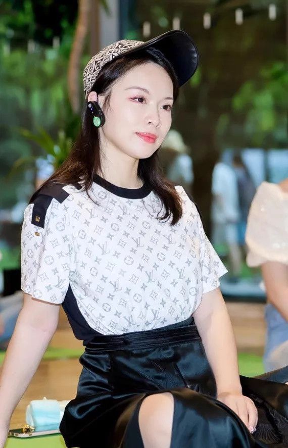 Louis Vuitton LV Monogram Colorblock Black & White Short Sleeve Size S / US 4 / IT 40 - 4 Thumbnail