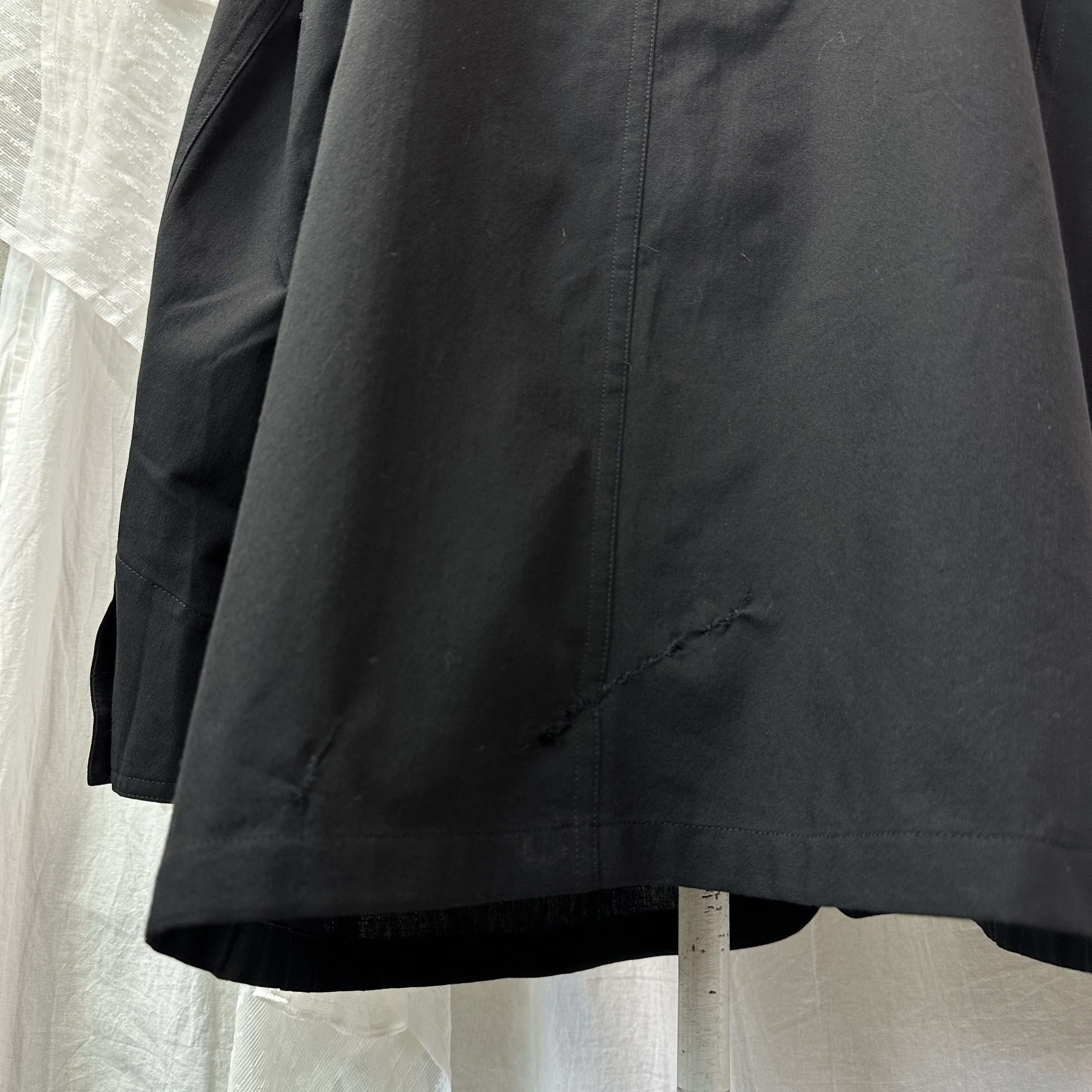 Yohji Yamamoto Vintage Avant Garde Classy Yohji Yamamoto Coat Y2K Size M / US 6-8 / IT 42-44 - 15 Thumbnail