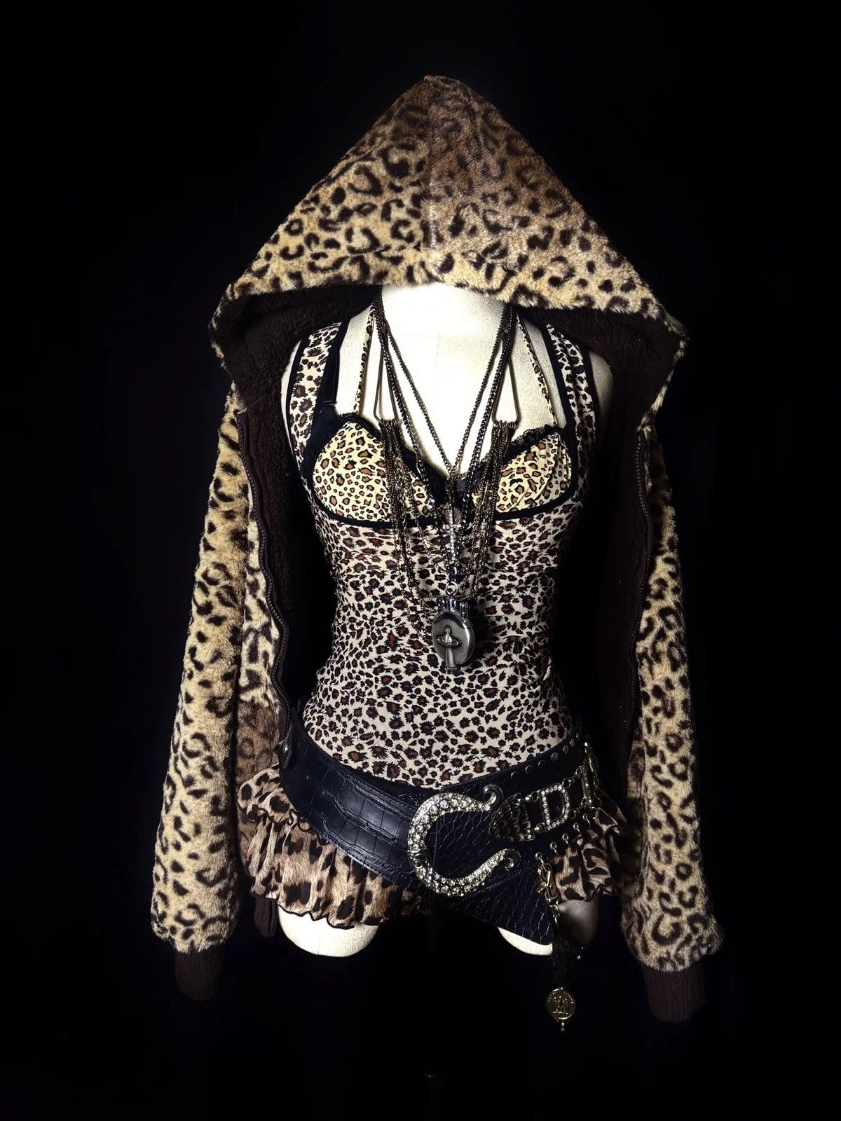 Louis Vuitton B2V-OUTFIT༒ Size M / US 6-8 / IT 42-44 - 1 Thumbnail
