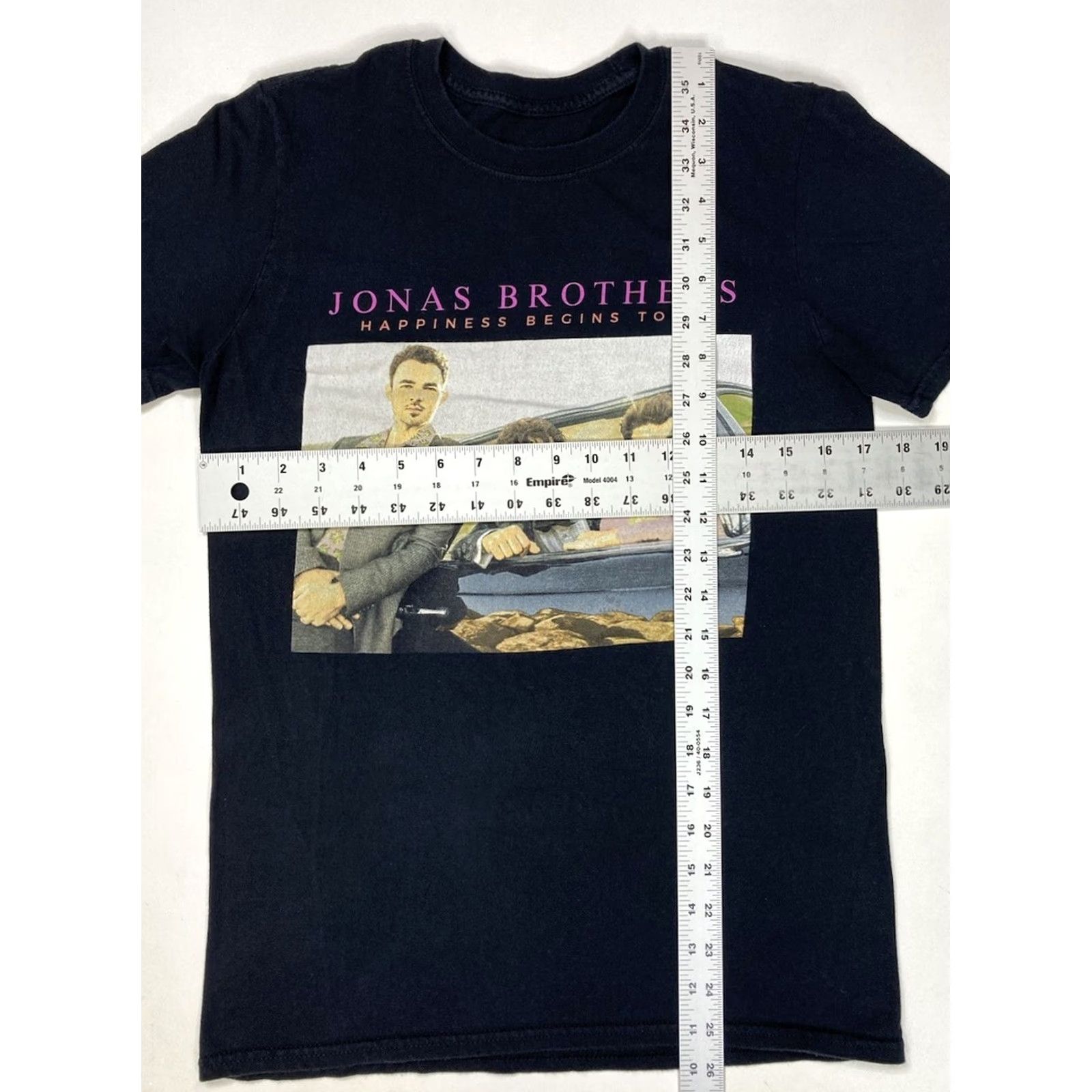 Tultex VINTAGE Jonas Brothers Happiness Begins 2019 Graphic T-shirt Women Small Black Music Shirt Size S / US 4 / IT 40 - 7 Thumbnail