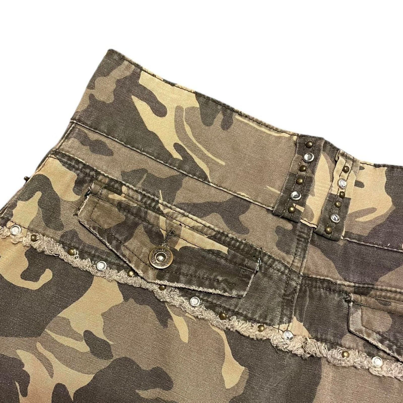 Miss Me VTG Y2K Miss Me utility punk goth camo tiered midi skirt Size 27" / US 4 / IT 40 - 5 Thumbnail