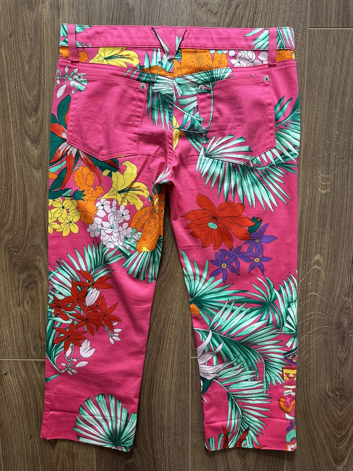Versace Jeans Couture × Vintage Vintage Versace Jeans Couture Tropical Plants Cropped Pants Size 28" / US 6 / IT 42 - 8 Thumbnail