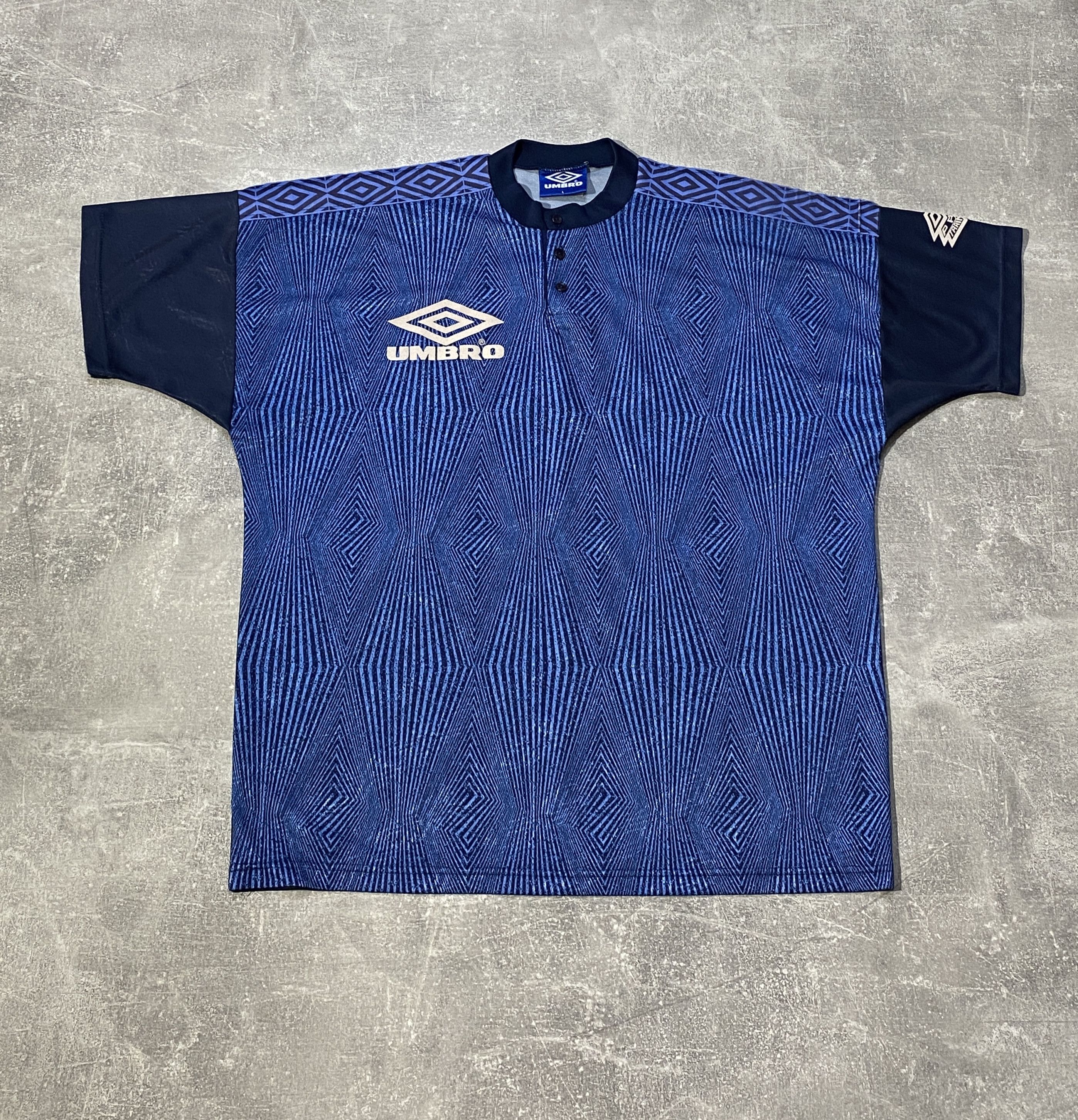 Umbro Vintaage 90s UMBRO Center Logo Monogram Soccer Jersey Size US L / EU 52-54 / 3 - 1 Thumbnail
