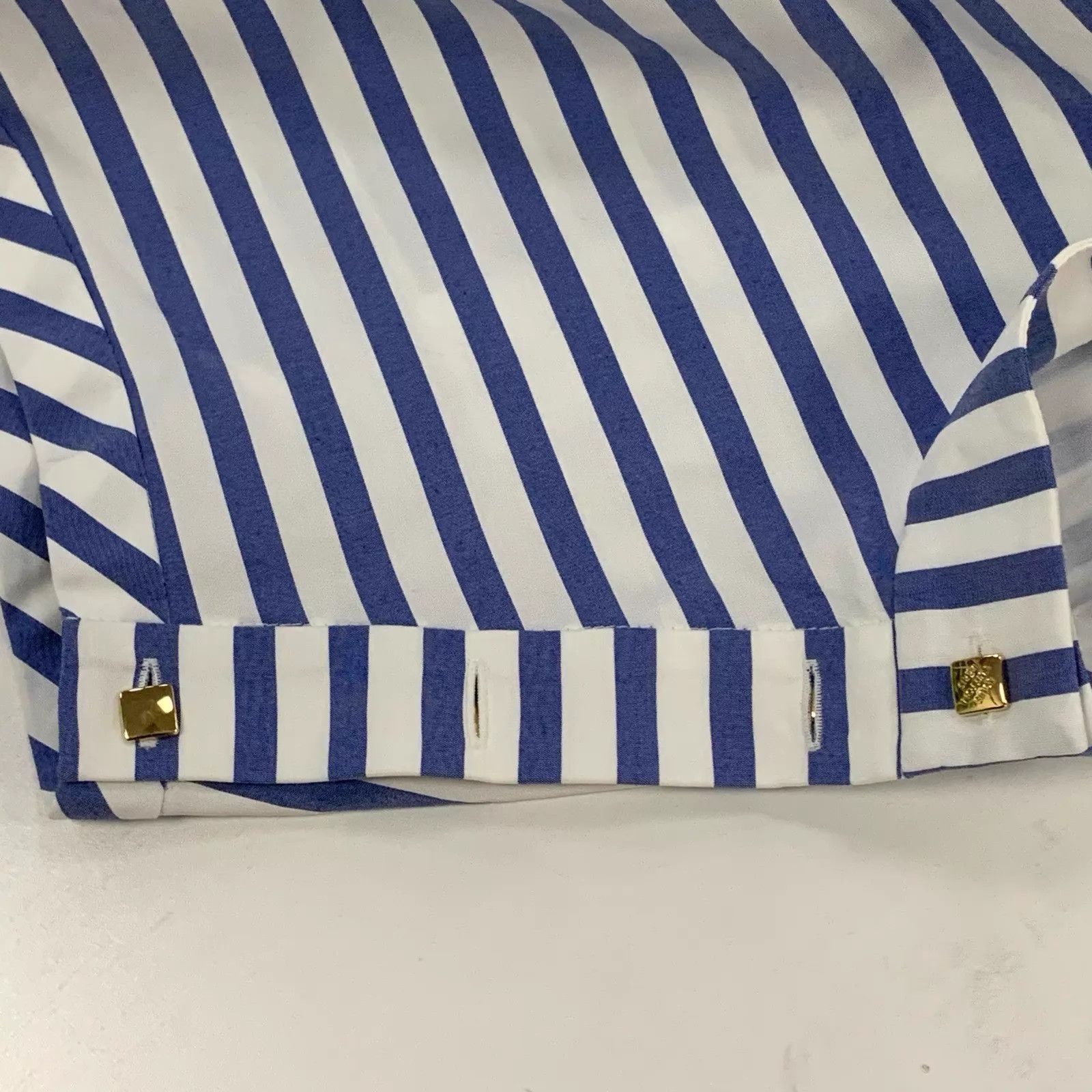 Louis Vuitton Louis Vuitton shirt 36 tagged Size XS / US 0-2 / IT 36-38 - 2 Thumbnail