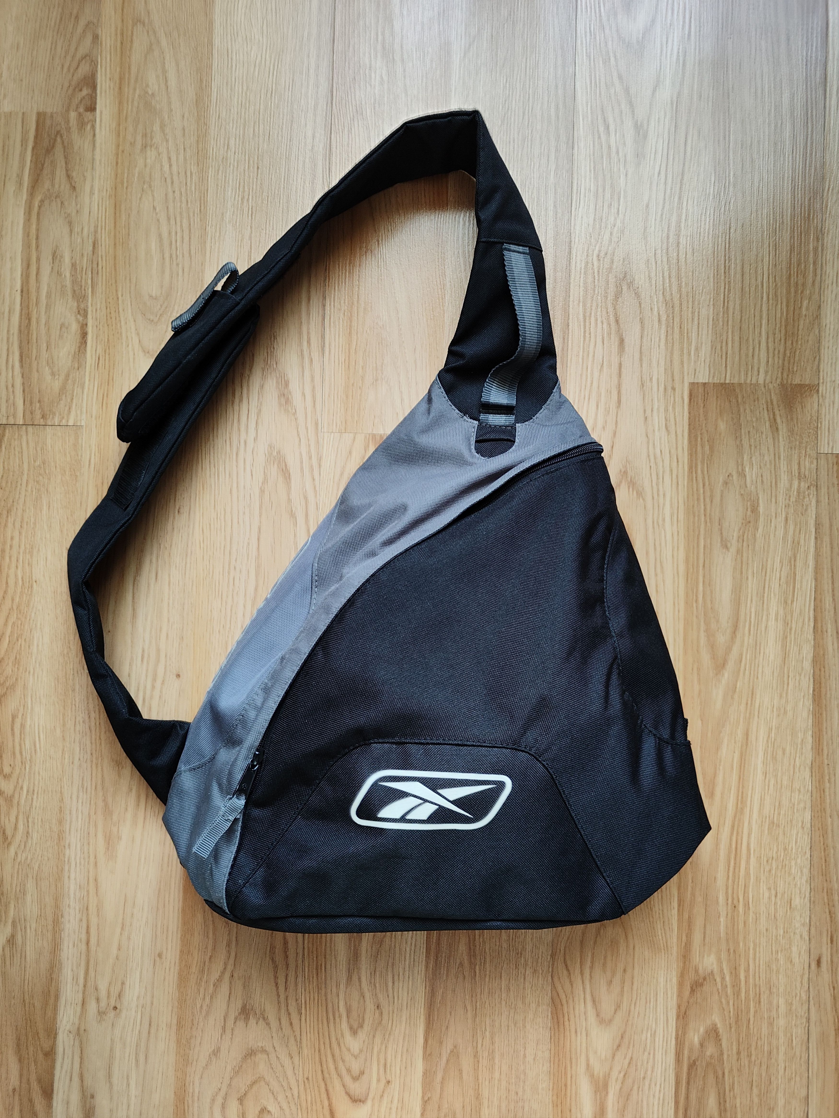 Reebok Vintage Reebok Sling Bag Reebok Backpack Size ONE SIZE - 1 Thumbnail