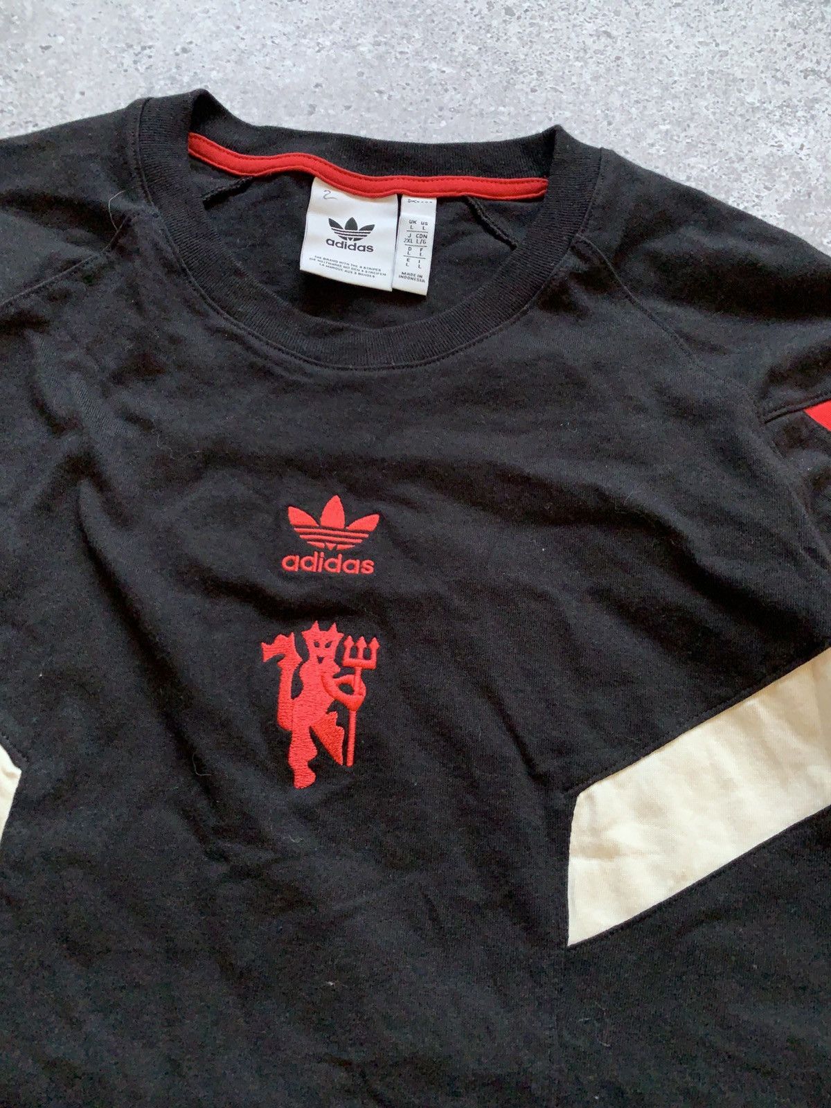 Adidas 🔥ADIDAS MANCHESTER UNITED BLOCKCORE RETRO STYLE T-SHIRT Size US L / EU 52-54 / 3 - 6 Thumbnail