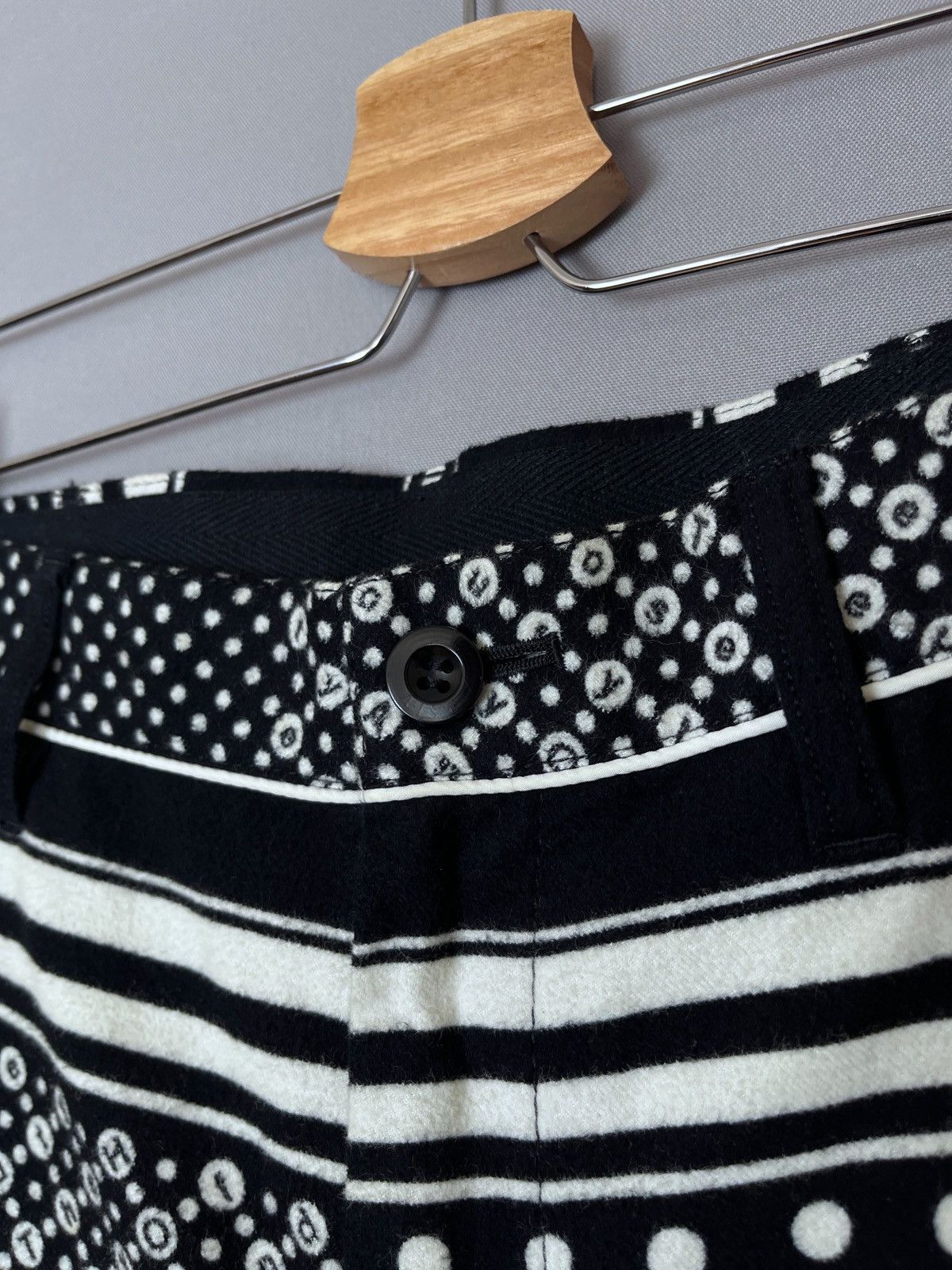 Designer × Japanese Brand × Sacai Rare SACAI AW 16 Cropped Printed Japanese Pants Size US 29 - 19 Thumbnail