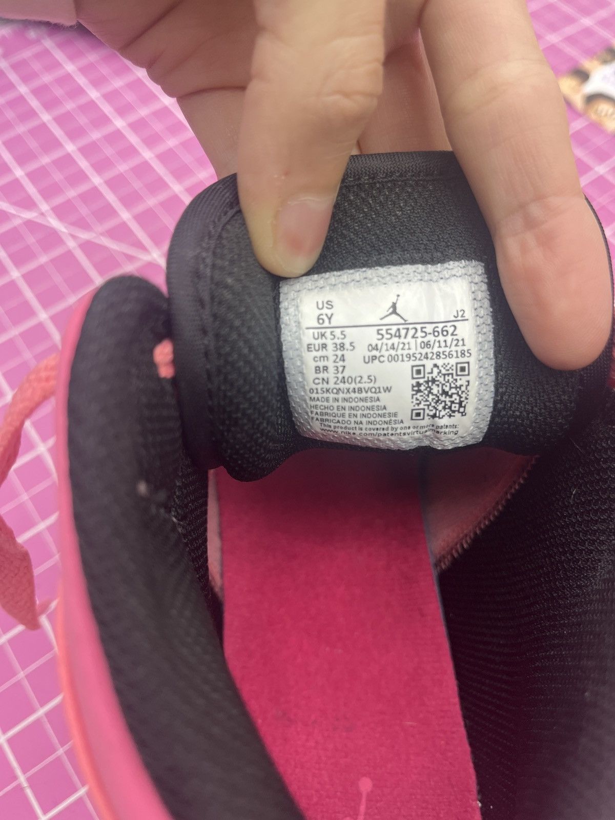 Jordan Brand Air Jordan 1 Mid size 6 Y Youth Pinksicle Pink Black Size US 6 / IT 36 - 6 Thumbnail