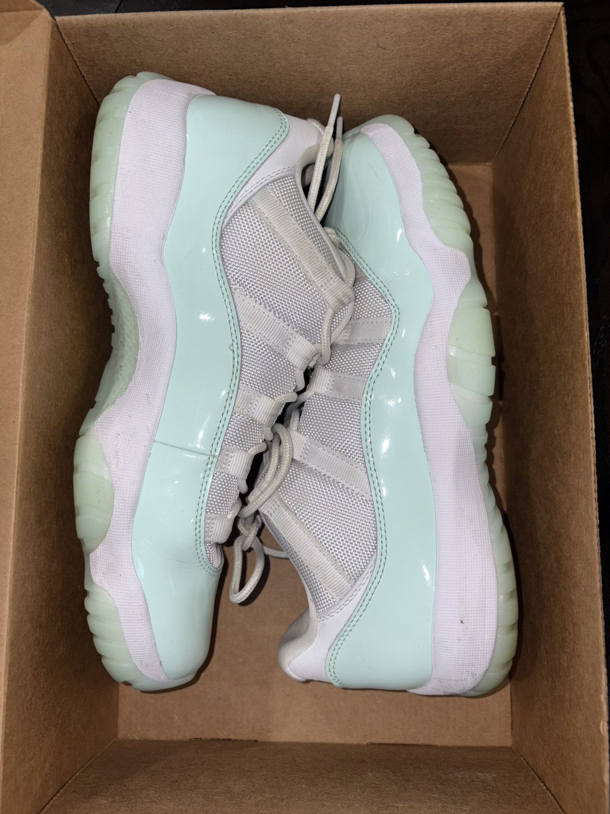 Jordan Brand Air Jordan 11 Igloo (Women’s 10.5/Men’s 9) Size US 10.5 / IT 40.5 - 9 Thumbnail