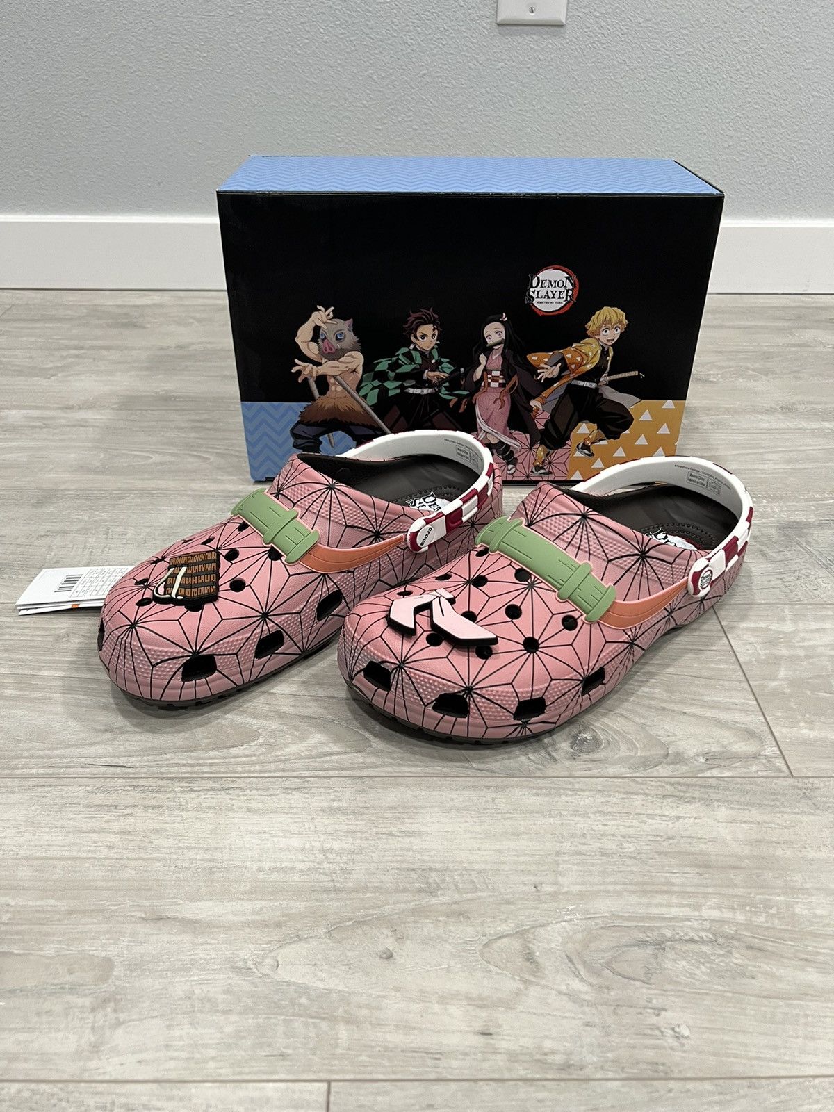 Crocs Crocs Demon Slayer Nezuko Classic Clogs Pink Brown 