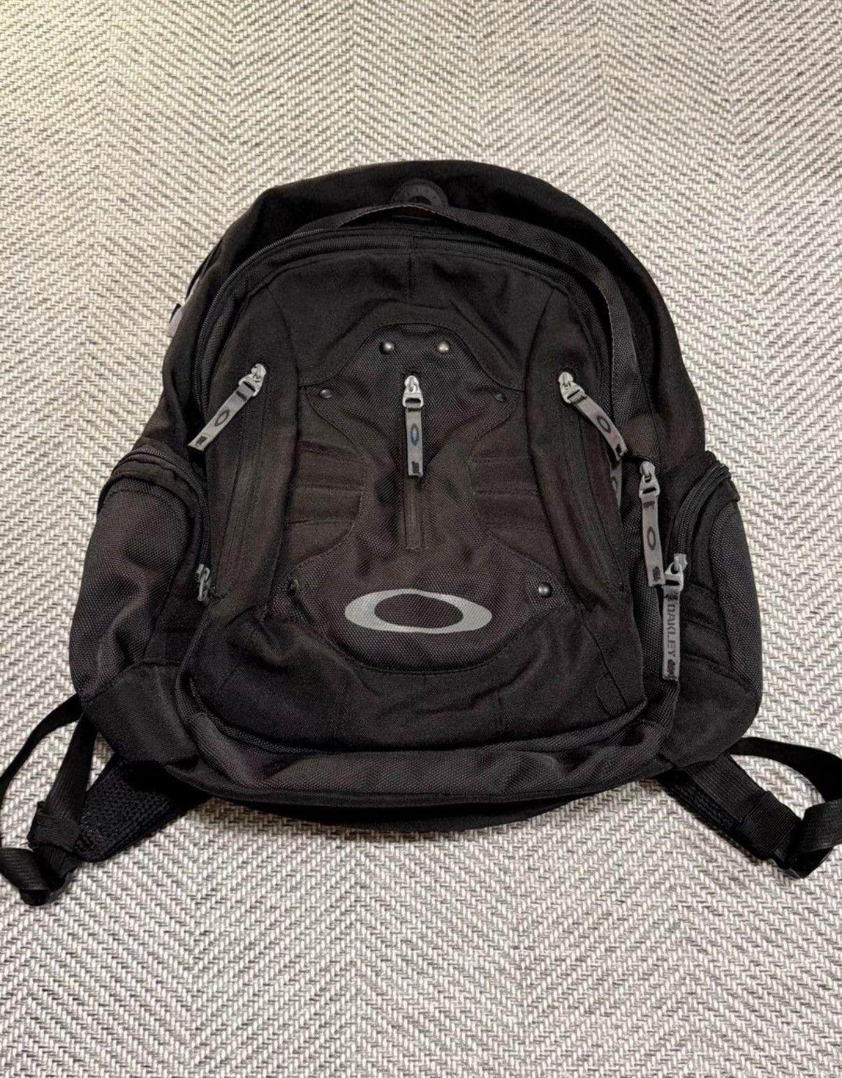 Oakley Black Utility Backpack with Multiple Zippered Pockets Size ONE SIZE - 1 Thumbnail