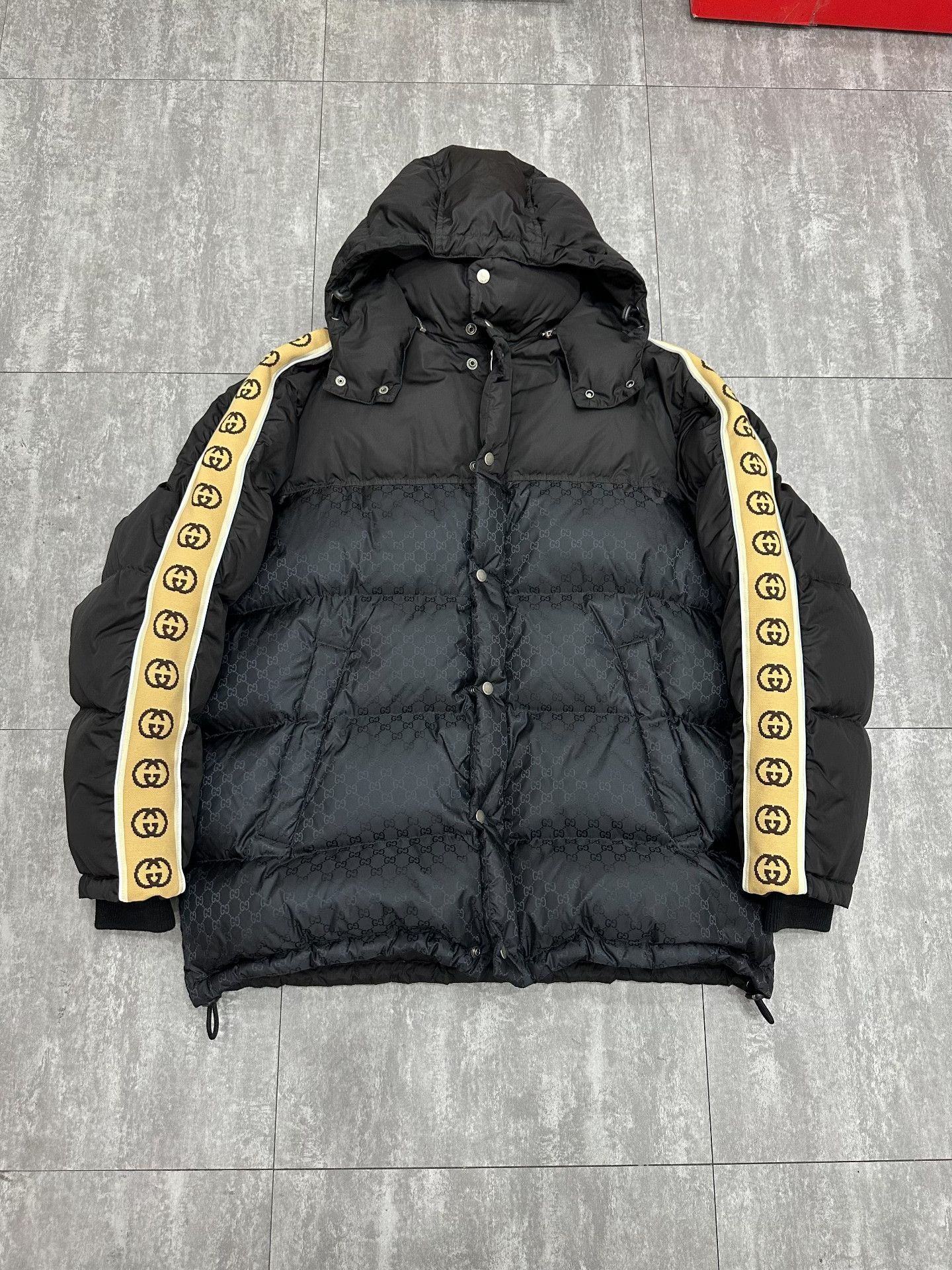 Gucci Gucci Down Black Heavy Coat xxl Men Size US XXL / EU 58 / 5 - 1 Thumbnail