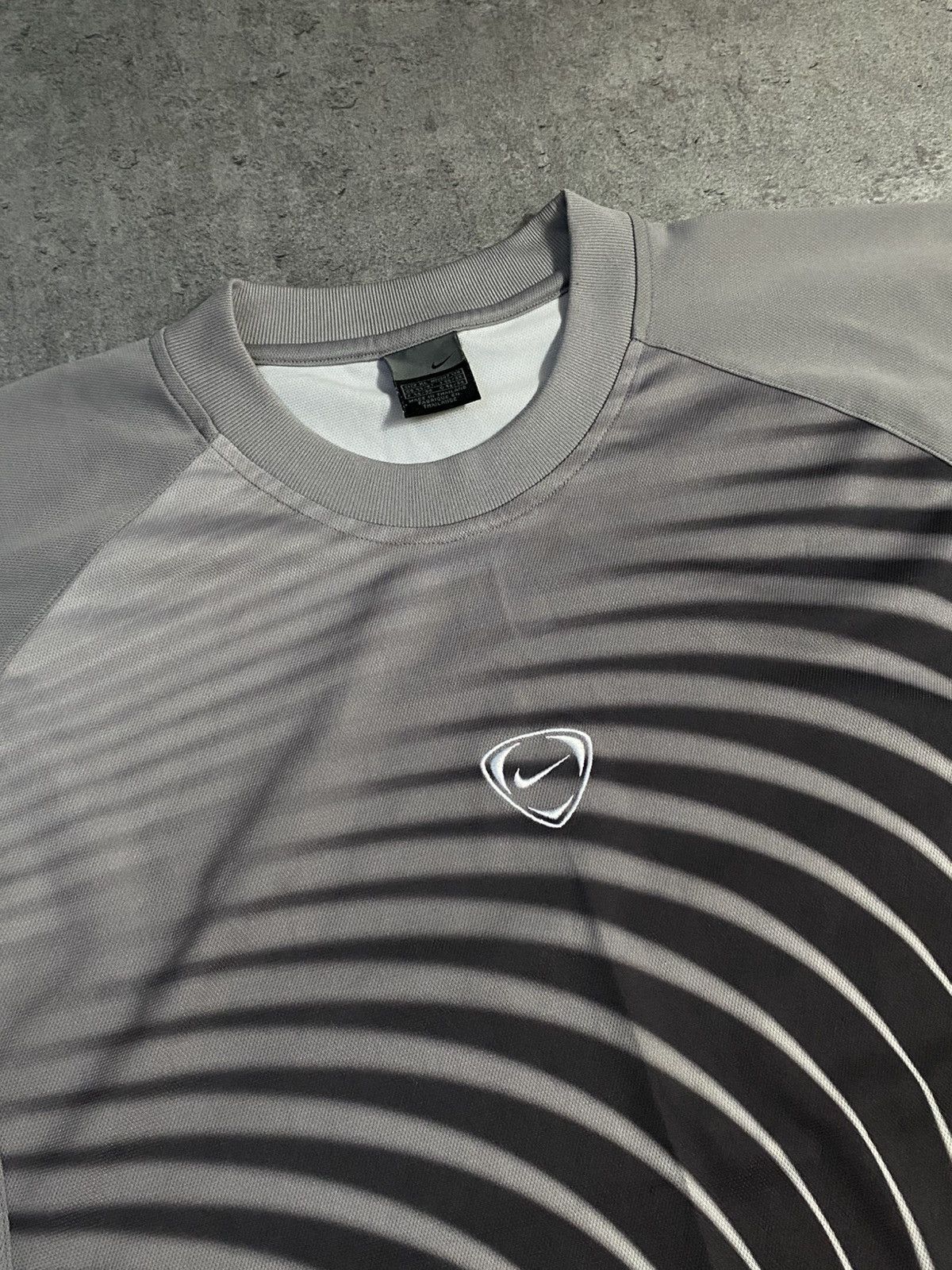 Nike Rare Vintage T-Shirt Nike Centr Logo Small Swoosh Drill Y2K Size US XL / EU 56 / 4 - 2 Thumbnail