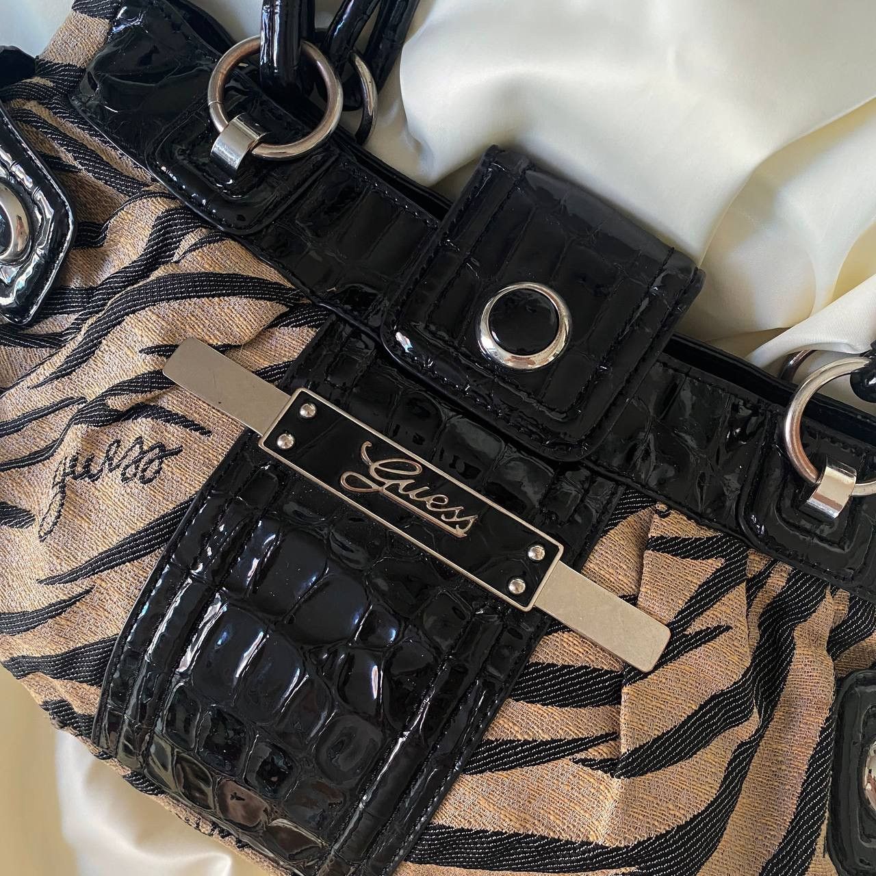 Guess Vintage Guess zebra patterned tote shoulder bag Size ONE SIZE - 3 Thumbnail