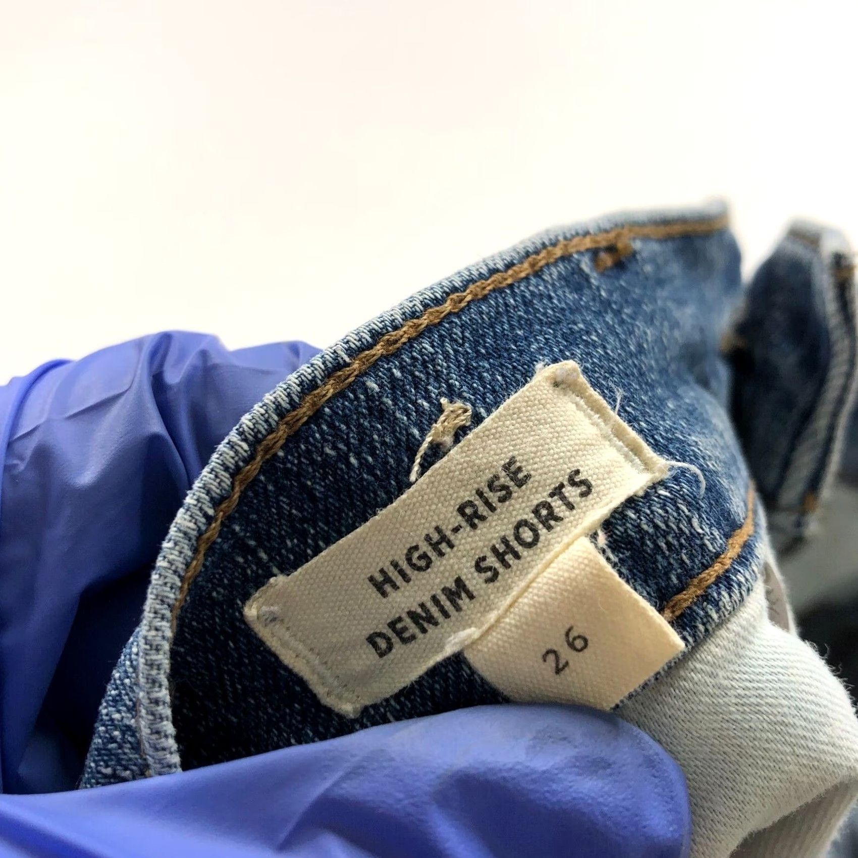Madewell Madewell Denim Mid Rise Cut-Off 3" Shorts Men/Women? Inseam 3 in Blue 26 Regular Rise High Rise? 29 in Waist 3" Shorts Denim Cut Off Size 26" / US 2 / IT 38 - 7 Thumbnail