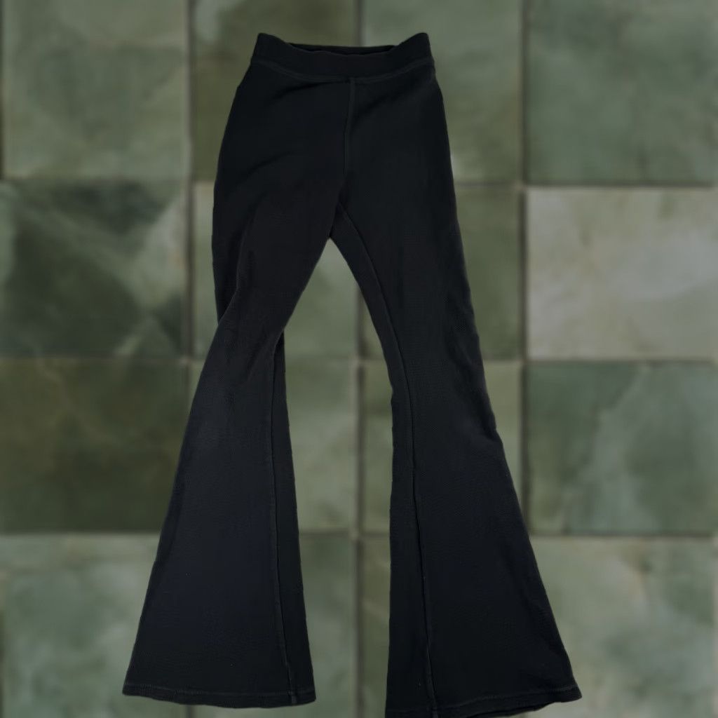 Vintage VINTAGE OFFLINE by Aerie Leggings Flared Sweatpants Womens S Black Knit Cotton Spandex Elastic Waist Ribbed Stretch Yoga Size 28" / US 6 / IT 42 - 1 Thumbnail