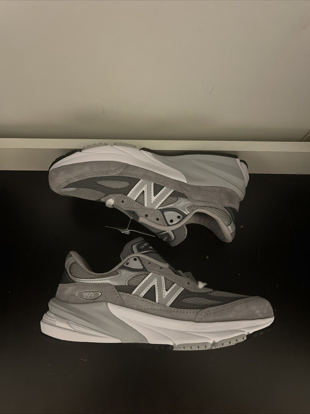 New Balance New Balance 990 V6 MiUSA Grey Women’s 6 W990GL6 Size US 6 / IT 36 - 3 Thumbnail