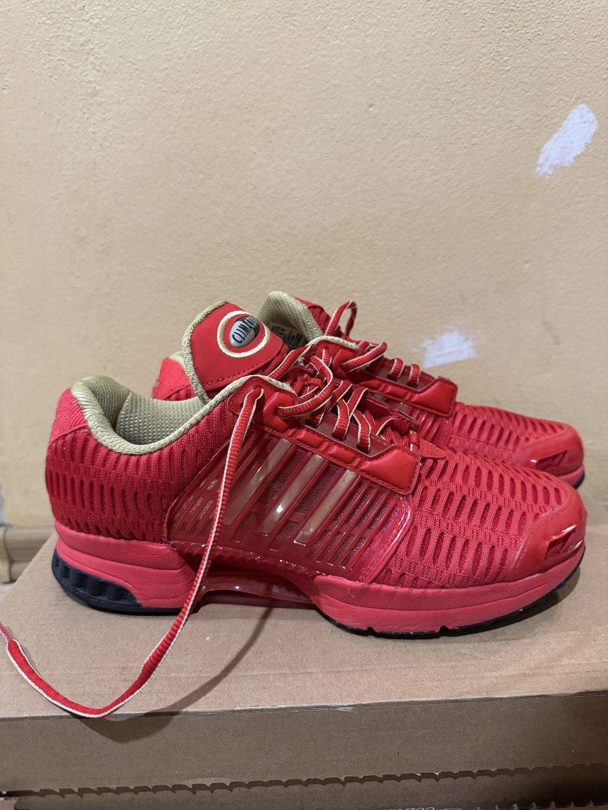Adidas Adidas x coca cola 42 8 1/2 Size US 8.5 / EU 41-42 - 1 Thumbnail