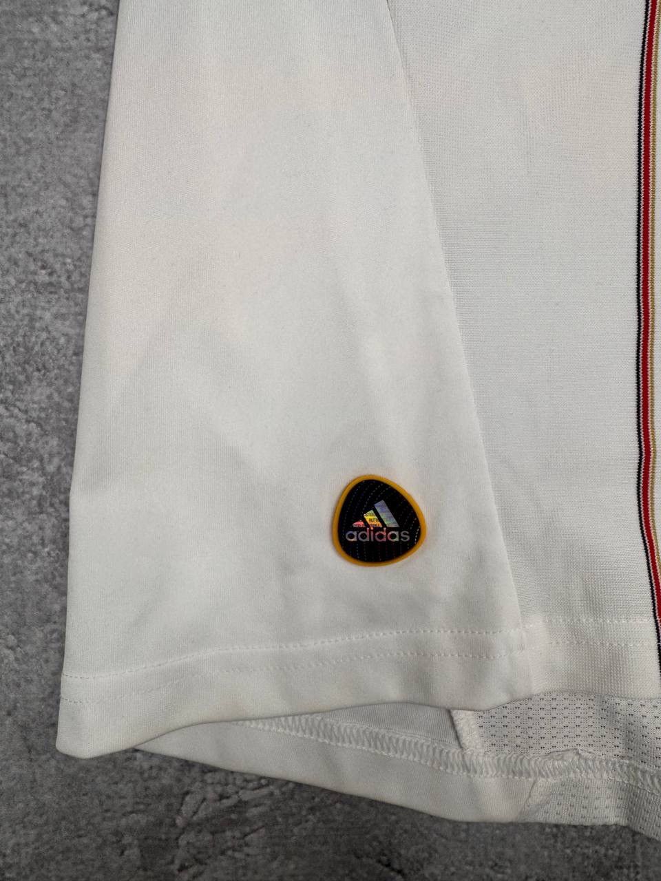 Adidas Liverpool FC 2010/11 Away Men's Football Jersey White Size M Size US M / EU 48-50 / 2 - 3 Thumbnail
