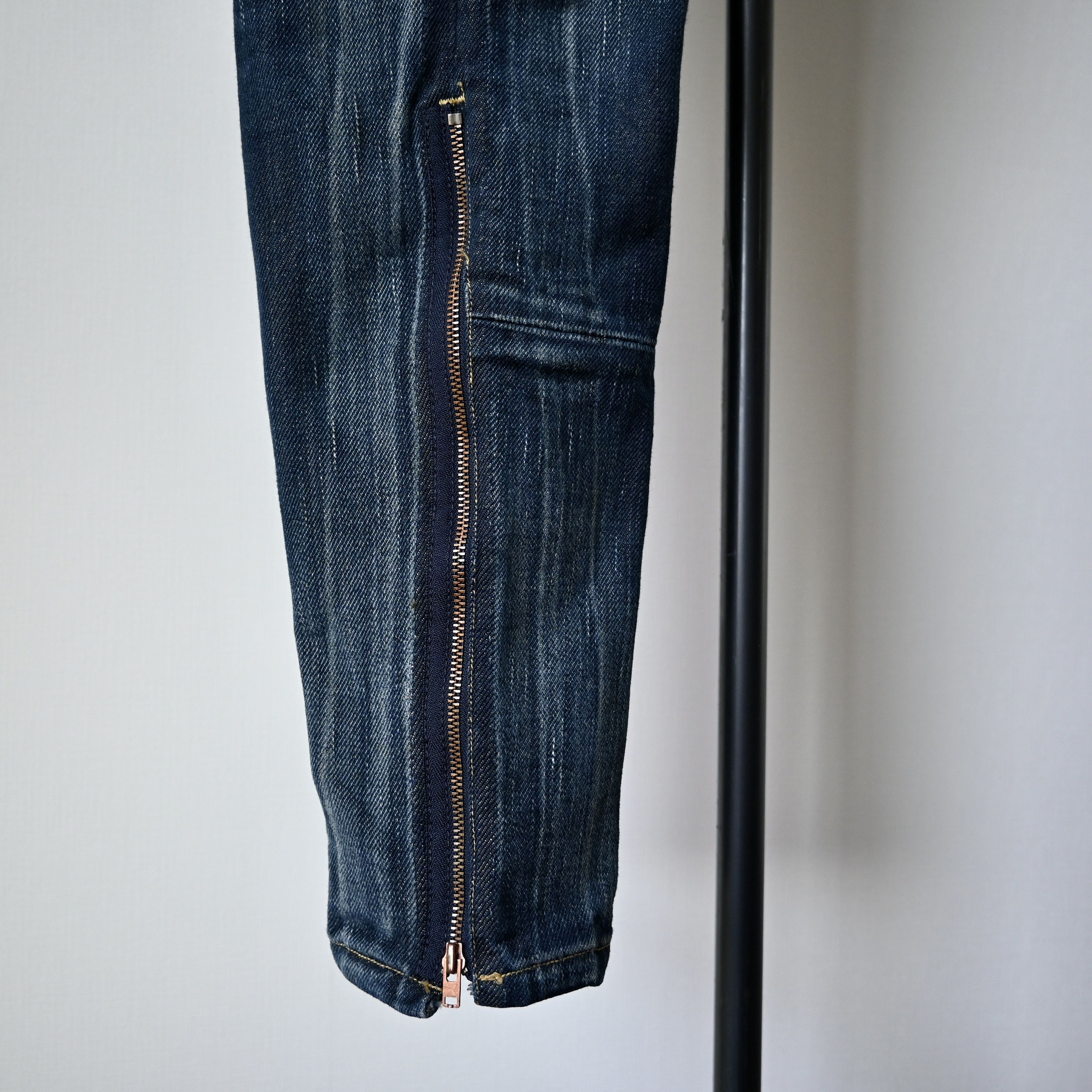Levi's VTG, 2004 Levi's RED patchwork slim jeans, zippered leg Size 29" - 12 Thumbnail