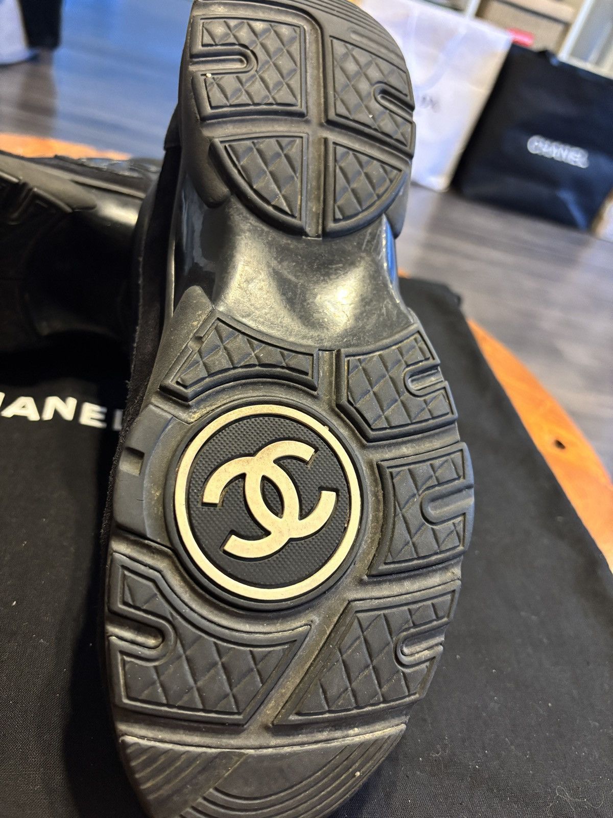 Chanel Chanel CC logo suede leather sneakers Size US 9 / EU 42 - 13 Thumbnail